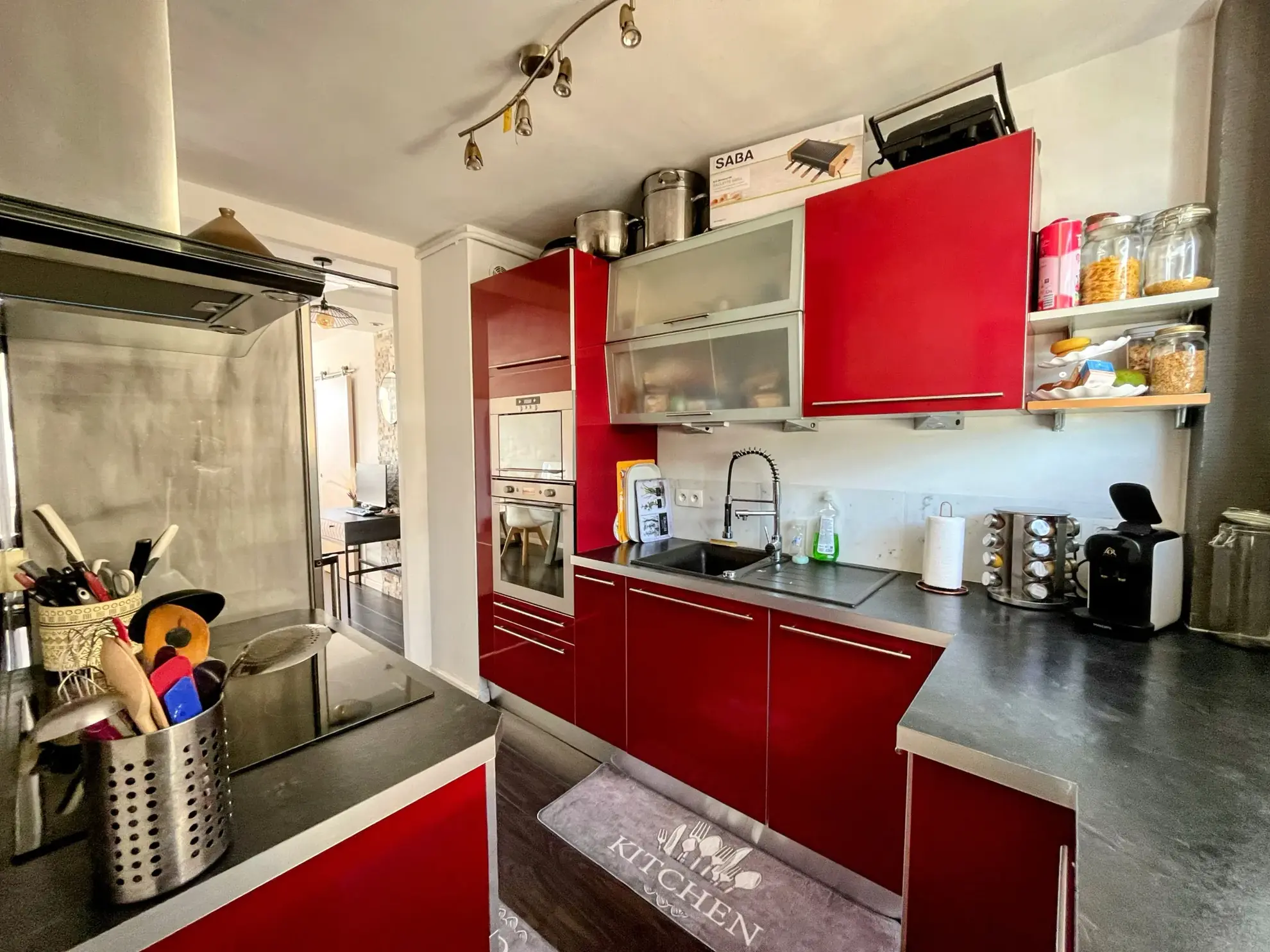 Appartement T4 entièrement rénové avec balcons et parking à La Valette du Var 