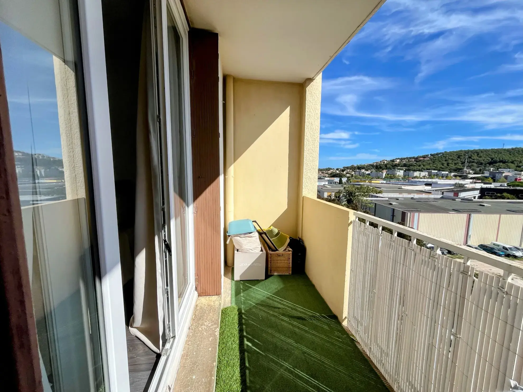 Appartement T4 entièrement rénové avec balcons et parking à La Valette du Var 