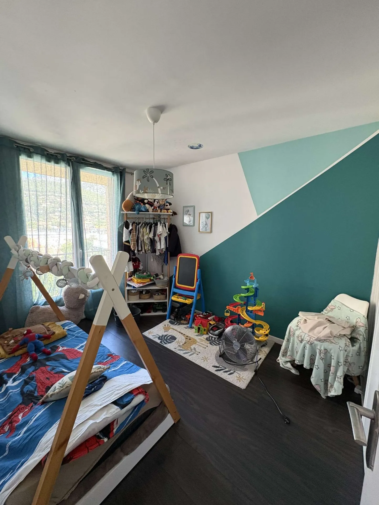 Appartement T4 entièrement rénové avec balcons et parking à La Valette du Var 