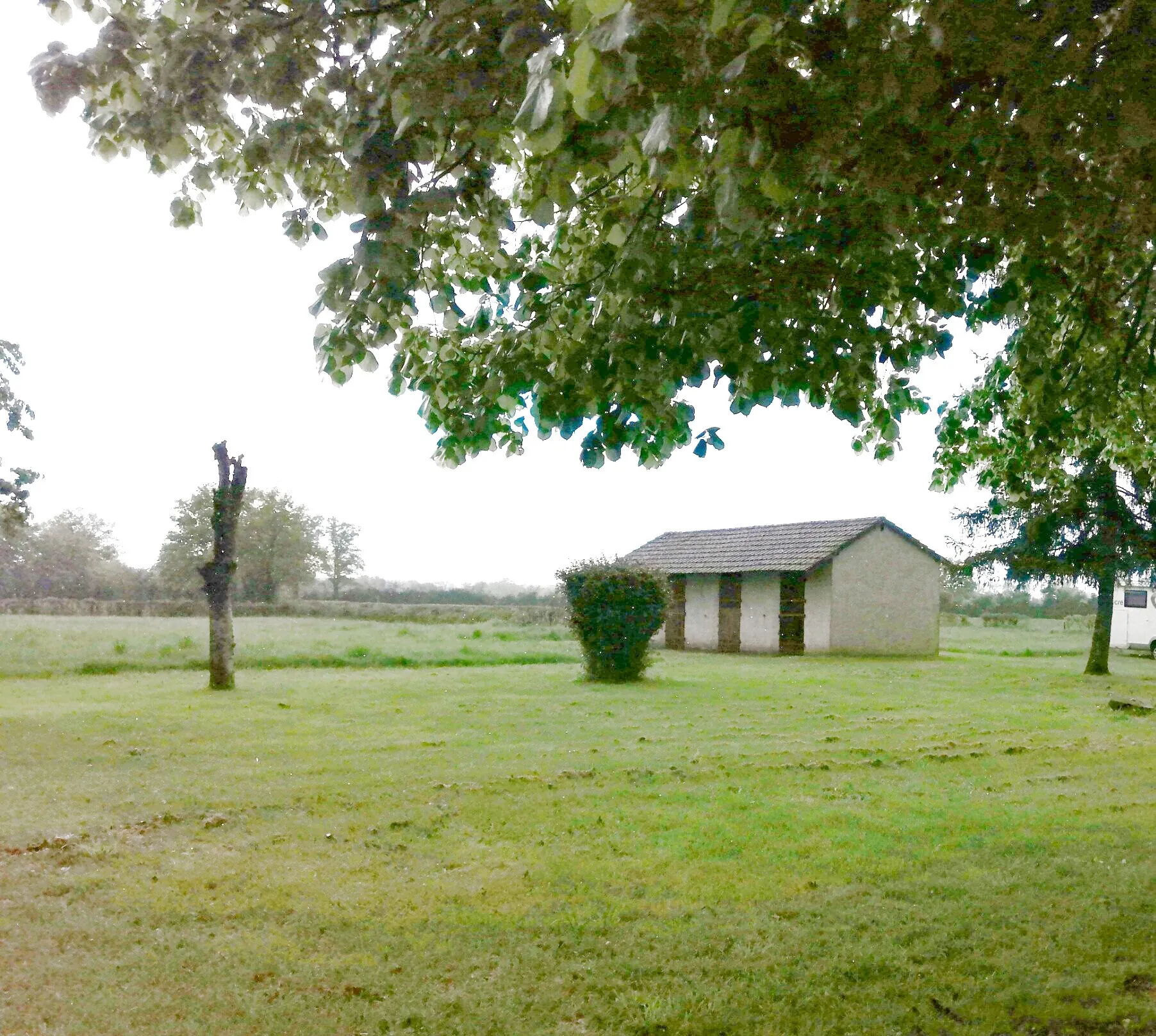 Charmante longère rénovée avec dépendance et écurie sur 11 000 m² à Magny Cours 
