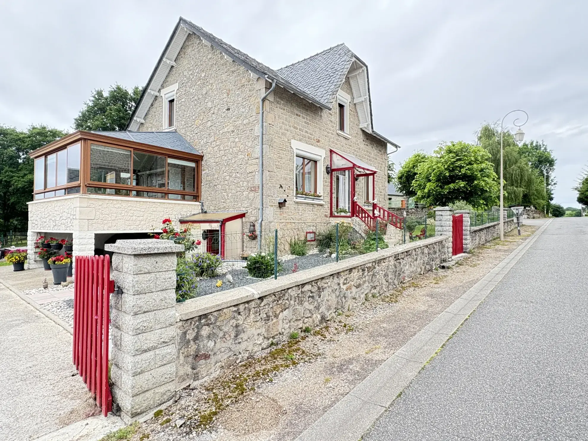Maison en pierre avec 3 chambres à Darazac – 109 m²