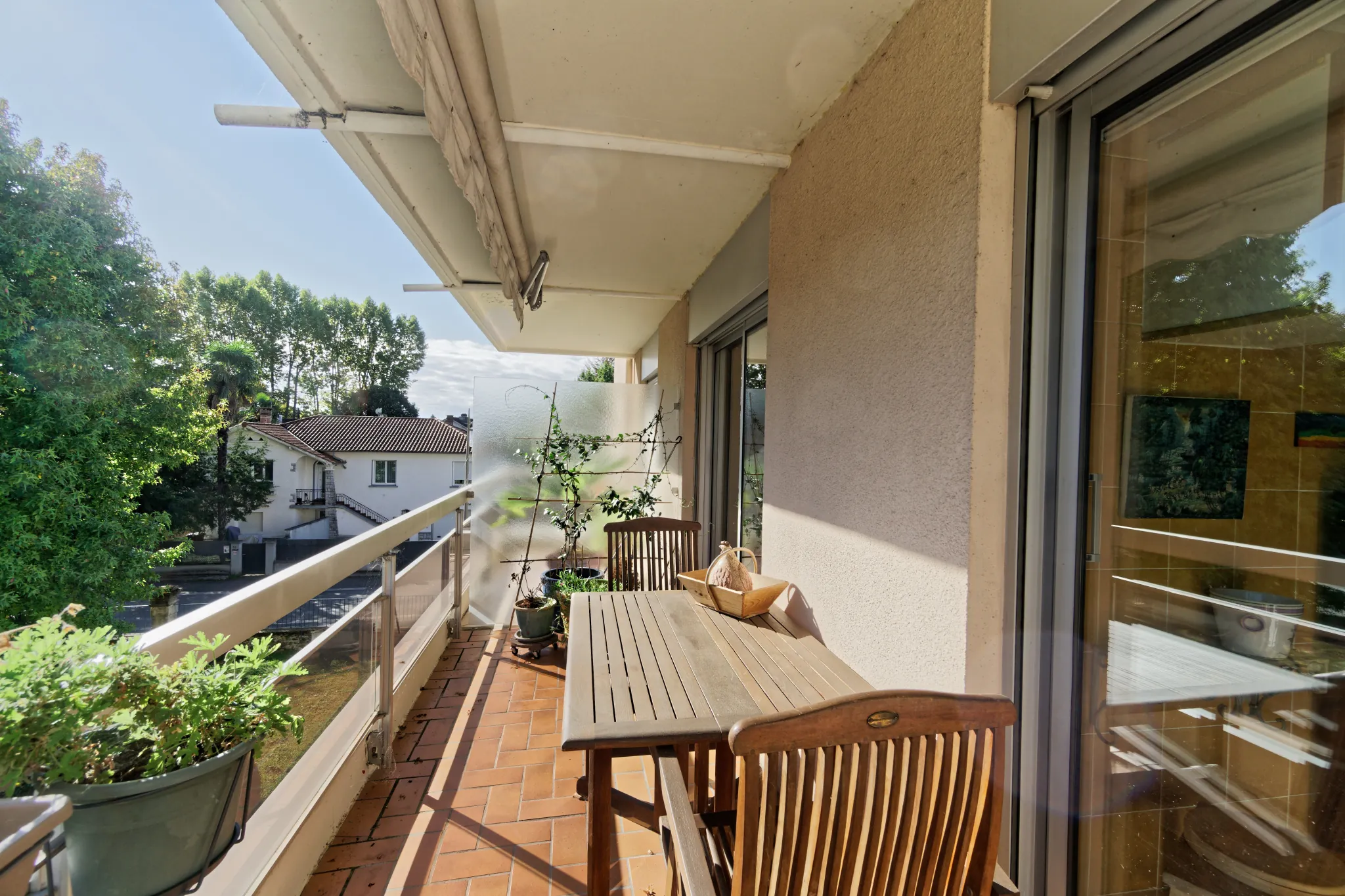 Appartement T4 à Billère avec garage, balcons et environnement paisible 