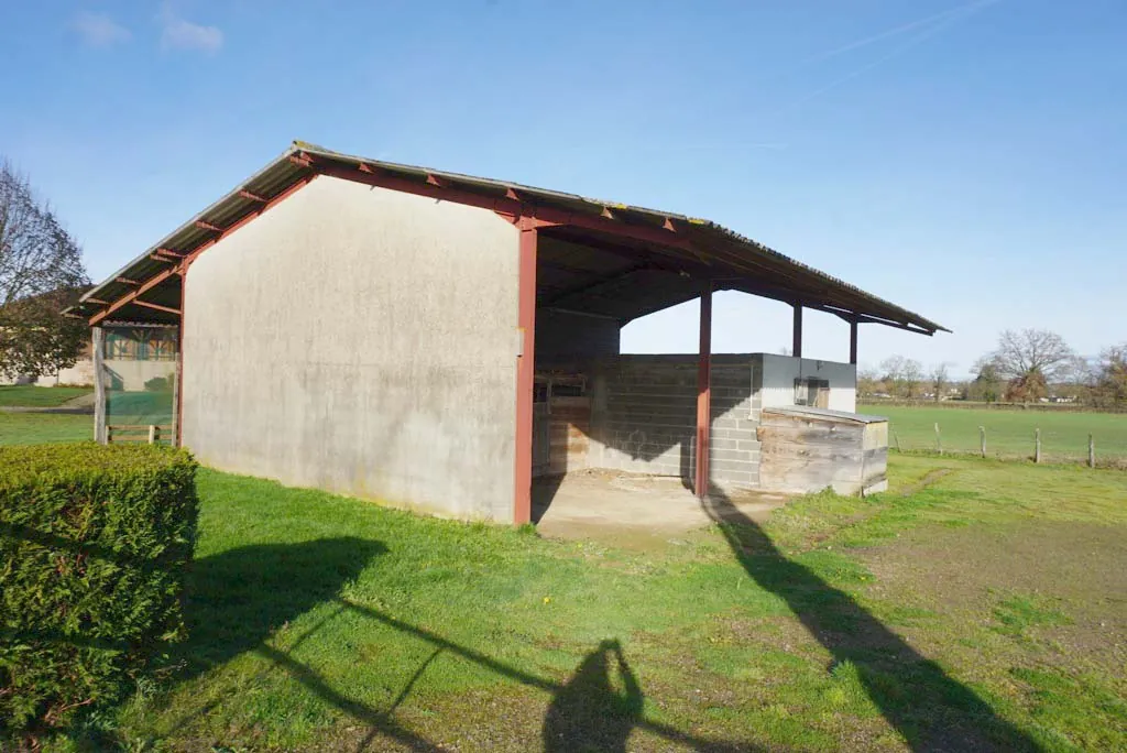 Maison de campagne avec grand terrain et hangar à Paray-le-Monial 