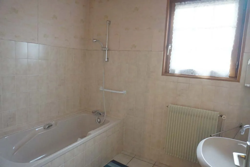 Maison de campagne avec grand terrain et hangar à Paray-le-Monial 