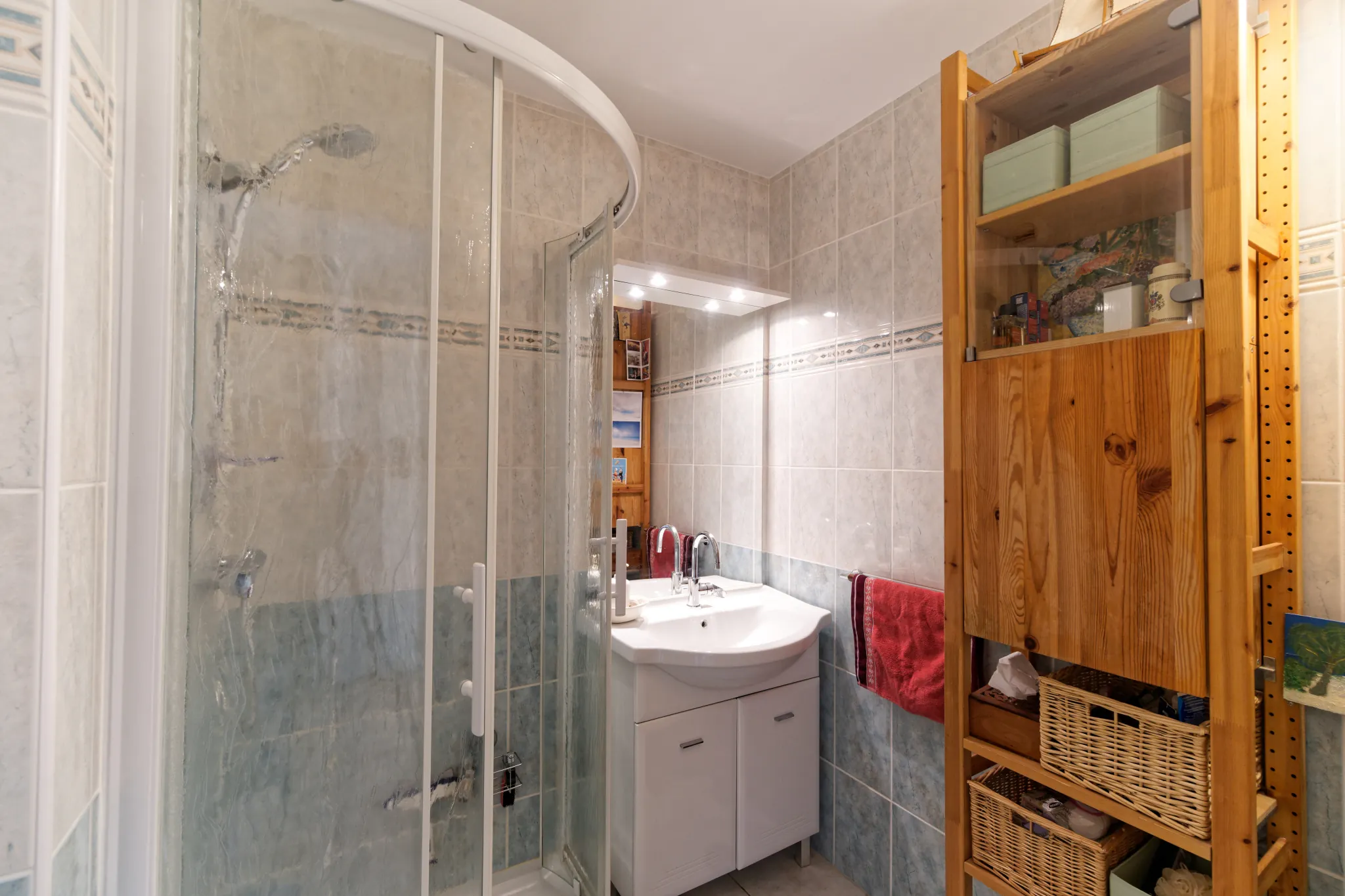 Appartement T4 à Billère avec garage, balcons et environnement paisible 