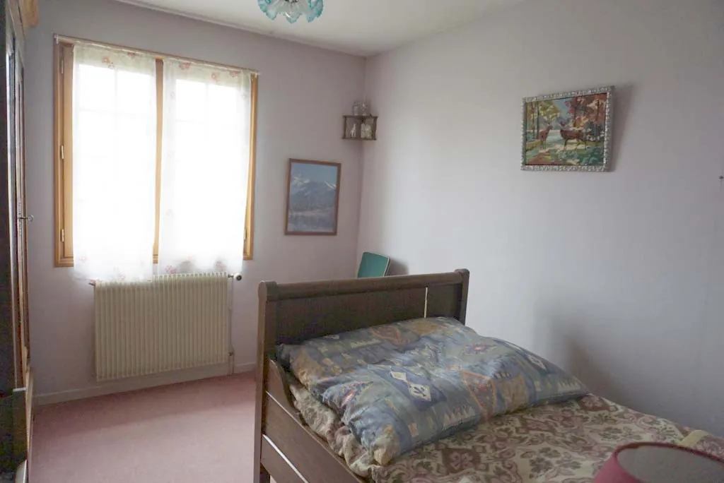 Maison de campagne avec grand terrain et hangar à Paray-le-Monial 