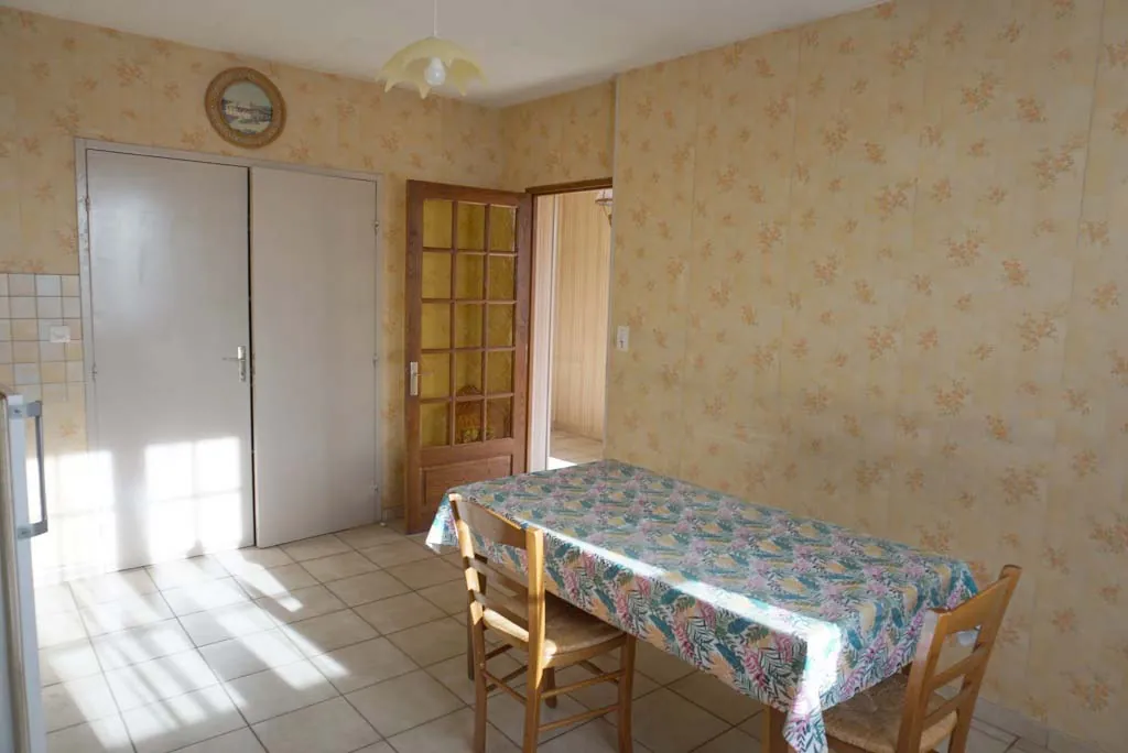 Maison de campagne avec grand terrain et hangar à Paray-le-Monial 