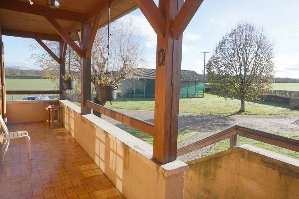 Maison de campagne avec grand terrain et hangar à Paray-le-Monial 