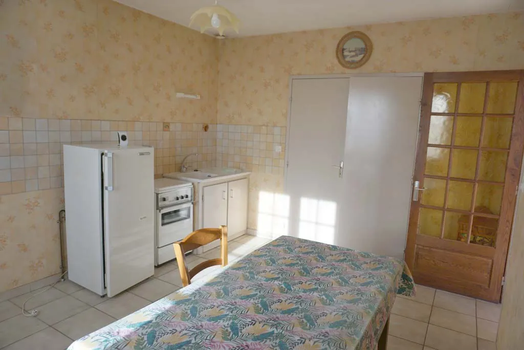 Maison de campagne avec grand terrain et hangar à Paray-le-Monial 