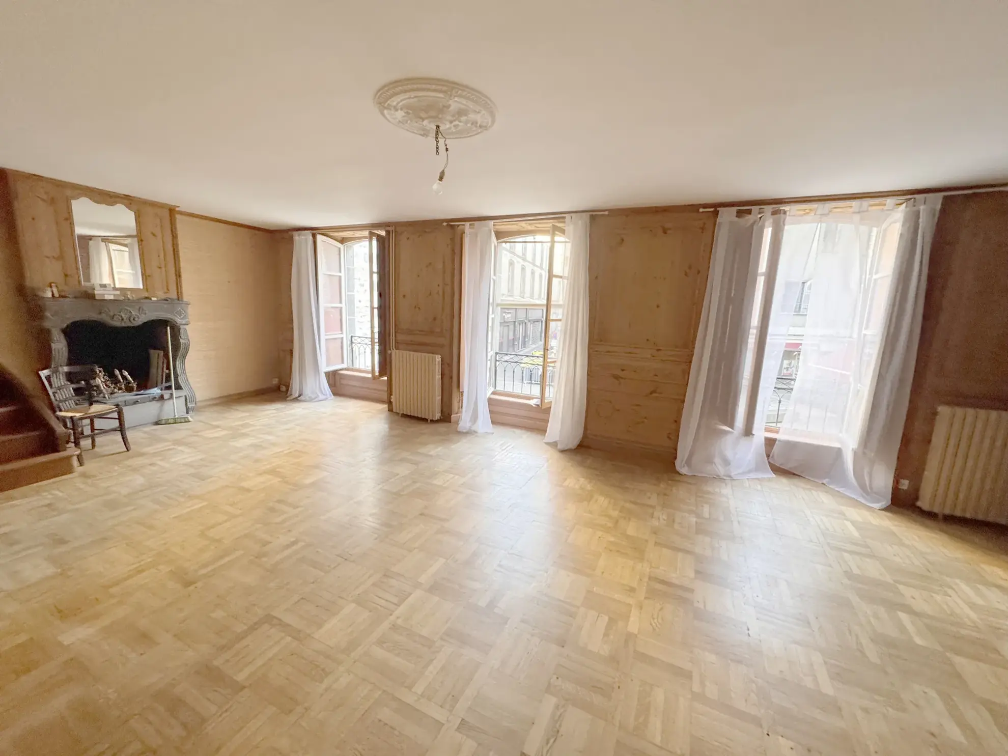Appartement neuf à Saint-Flour avec local commercial et duplex, idéal investisseur ou résidence