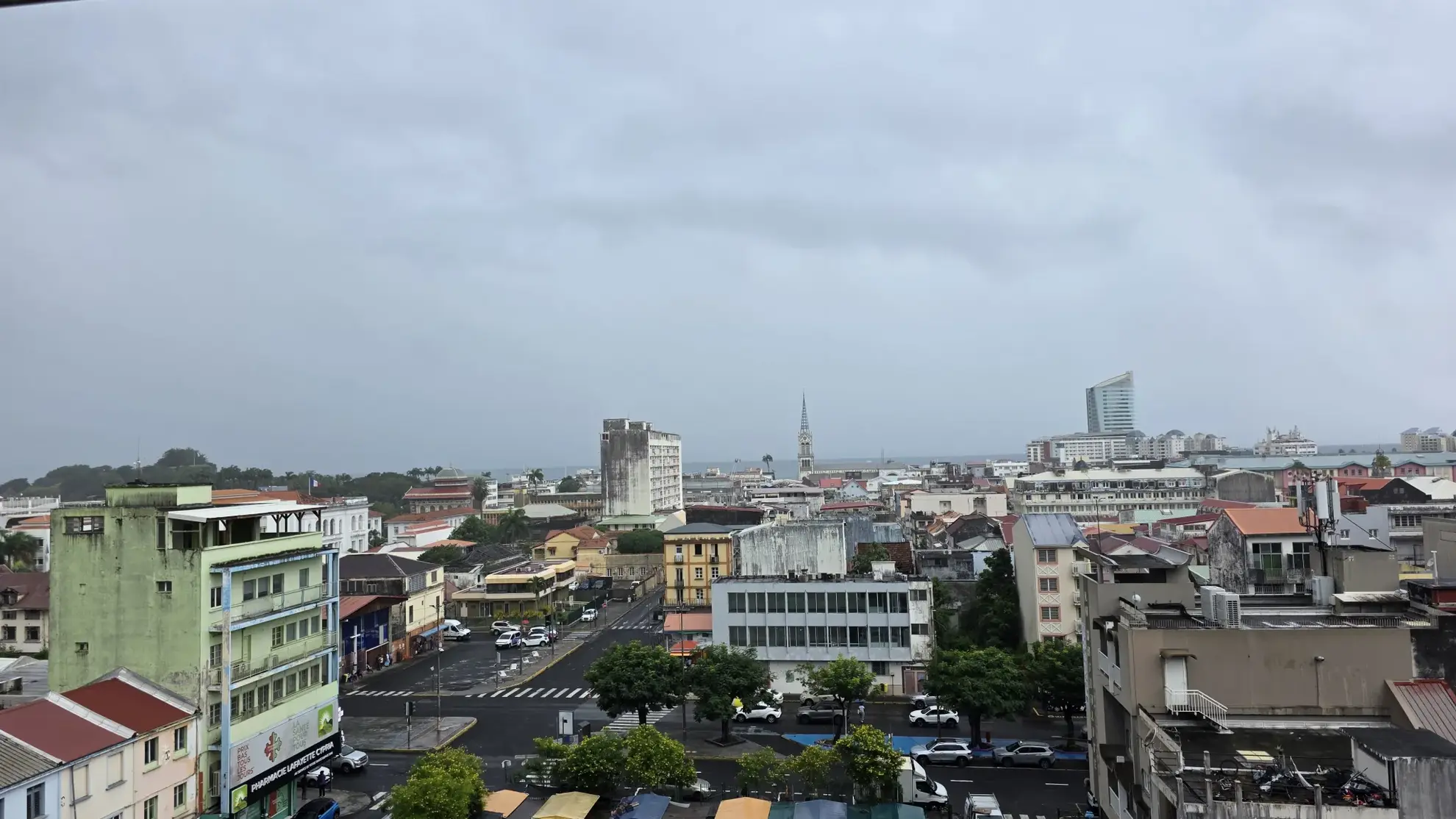 Appartement T2 avec vue mer et terrasse à Fort-de-France 