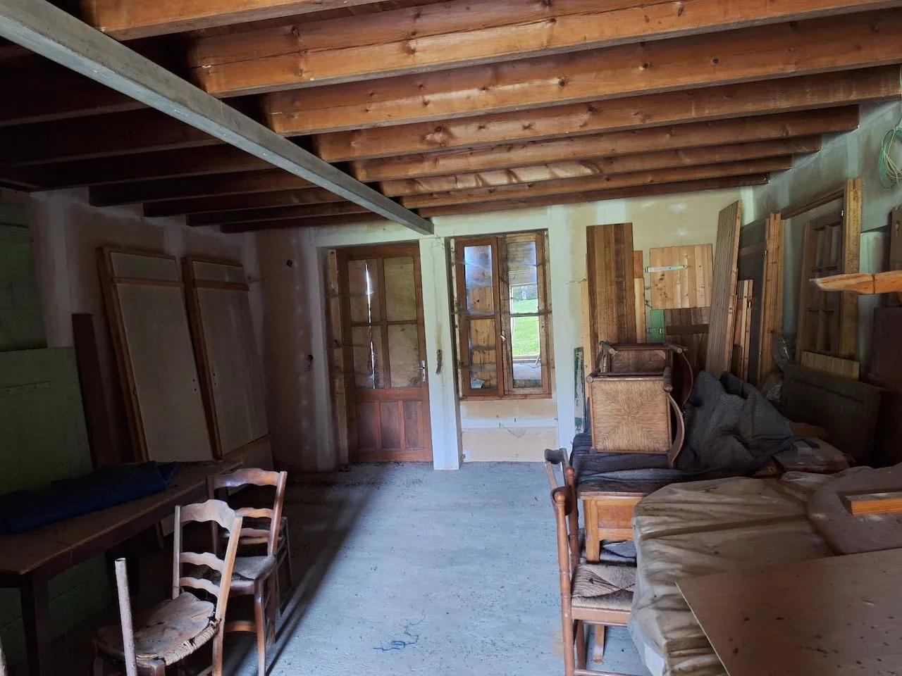 Maison en pierre à rénover à Bournezeau avec forge et grand potentiel 