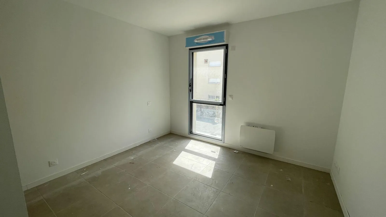 Appartement T2 moderne de 49 m² avec terrasse à Sète, résidence écologique 