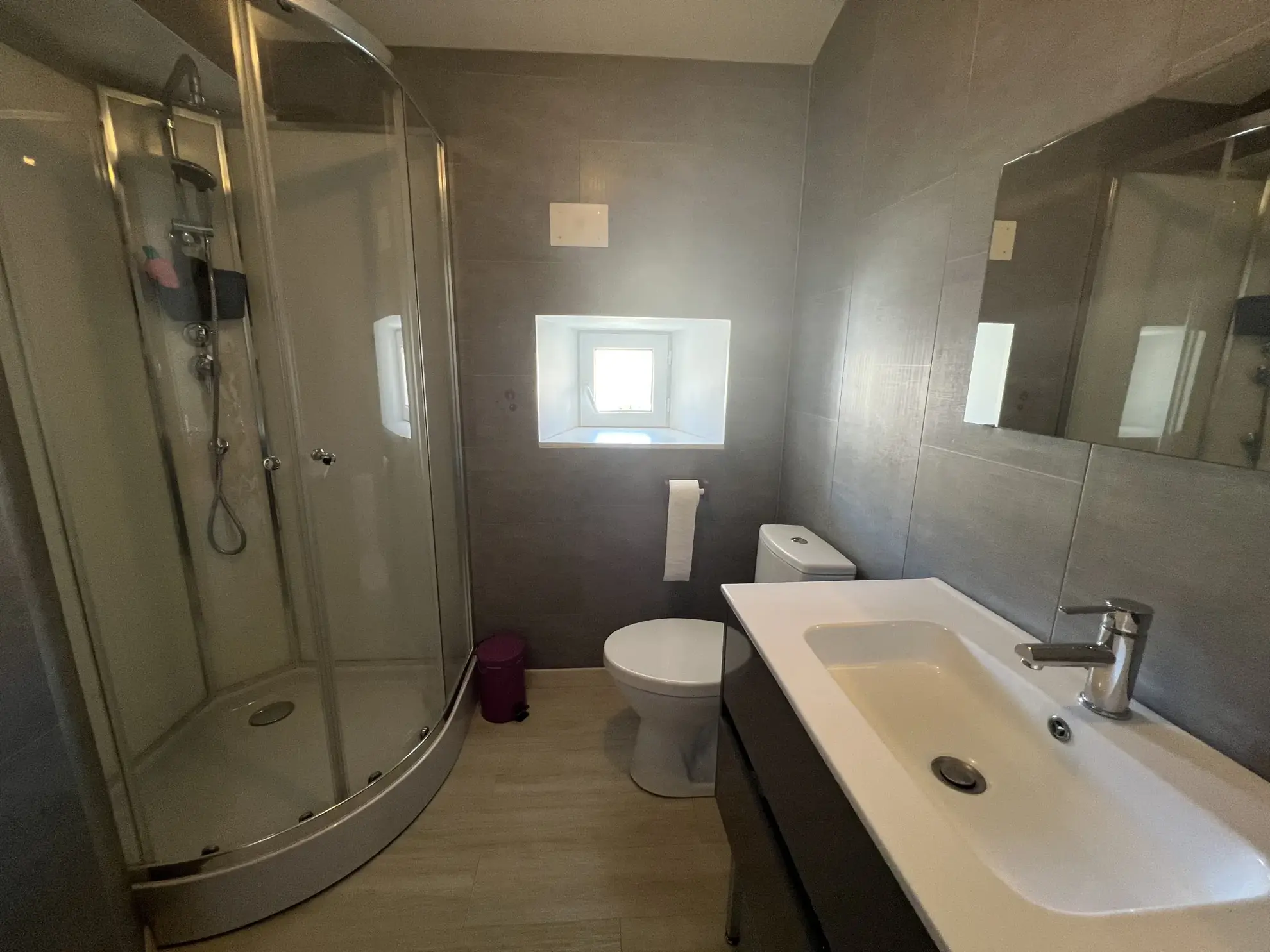 Maison en pierre rénovée avec grand jardin au centre de Saint Jean d’Hermine 