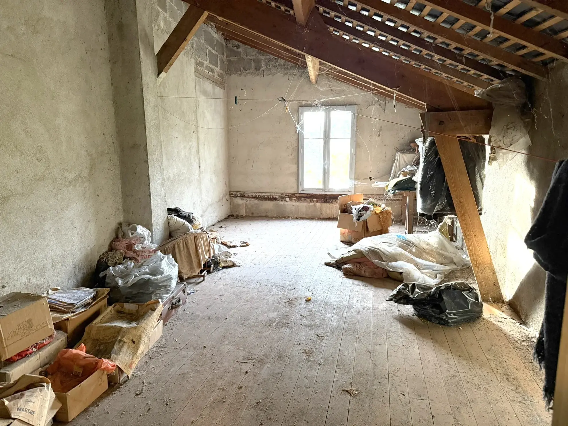 Maison de village rénovable de 124 m² avec garage à Preuilly-sur-Claise 