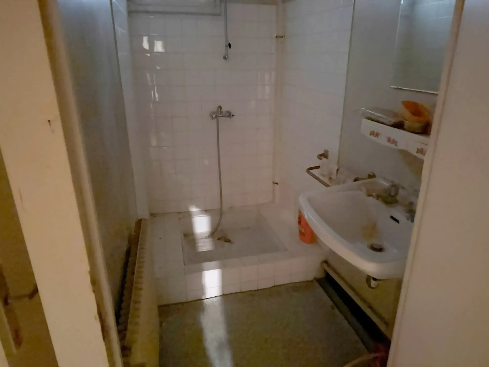 Maison de village rénovable de 124 m² avec garage à Preuilly-sur-Claise 