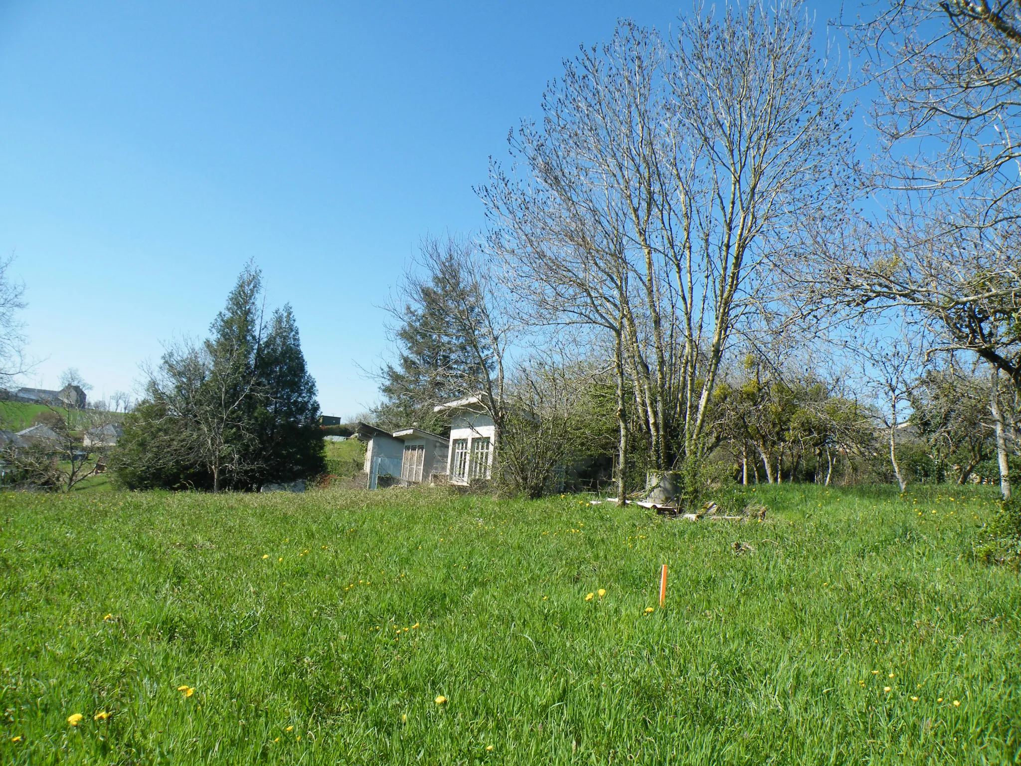 Terrain à bâtir de 1360 m² proche Baraqueville à Moyrazes 