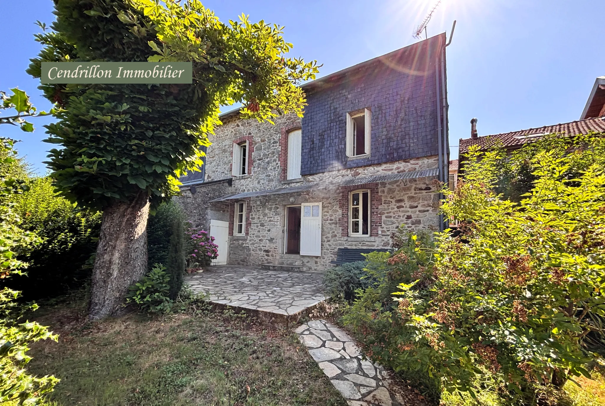 Maison semi-mitoyenne de 140 m² avec 5 chambres et grand jardin à proximité de Bourganeuf 