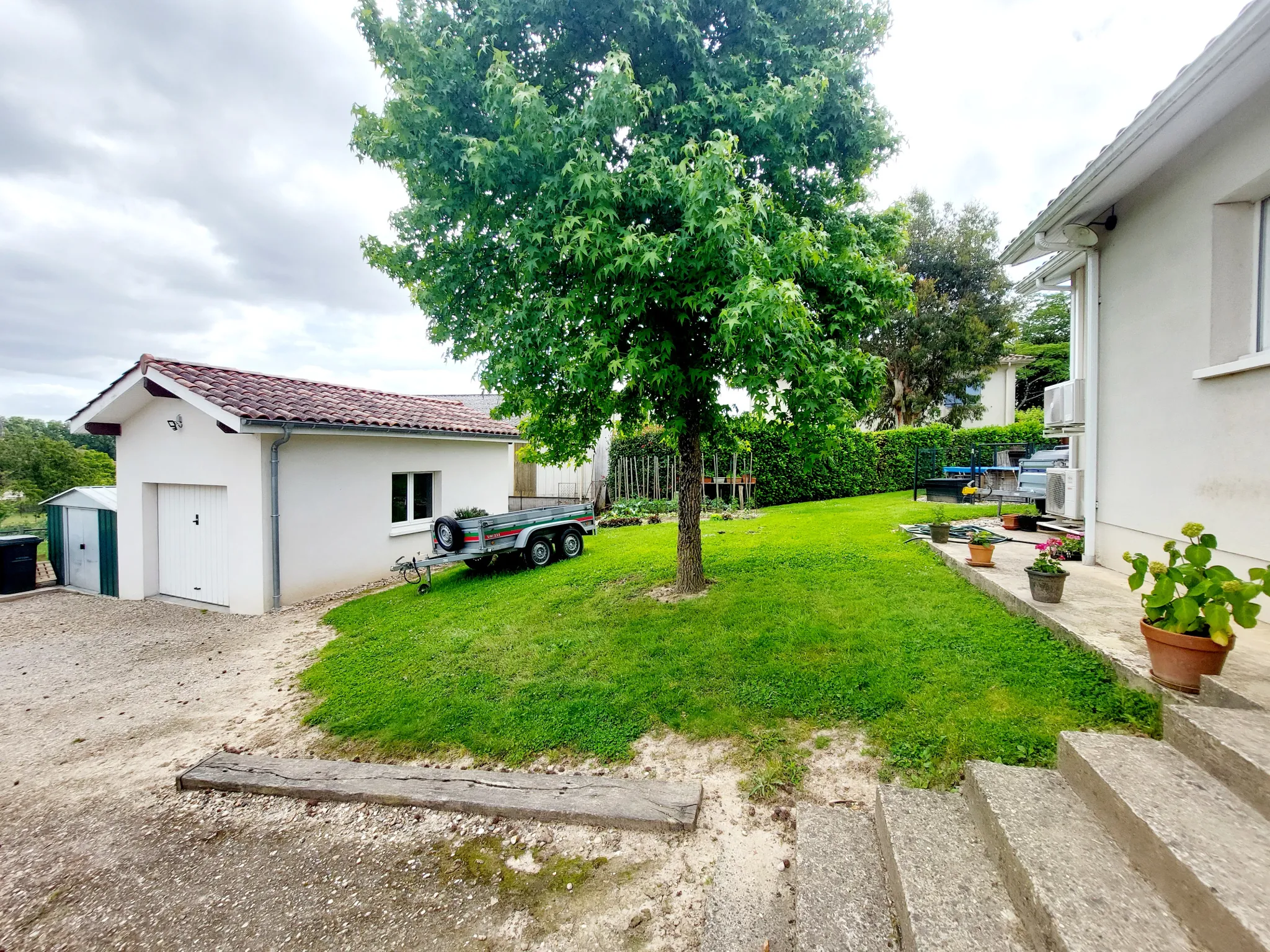 Maison de plain-pied avec piscine et jardin à La Réole - 110 m² 