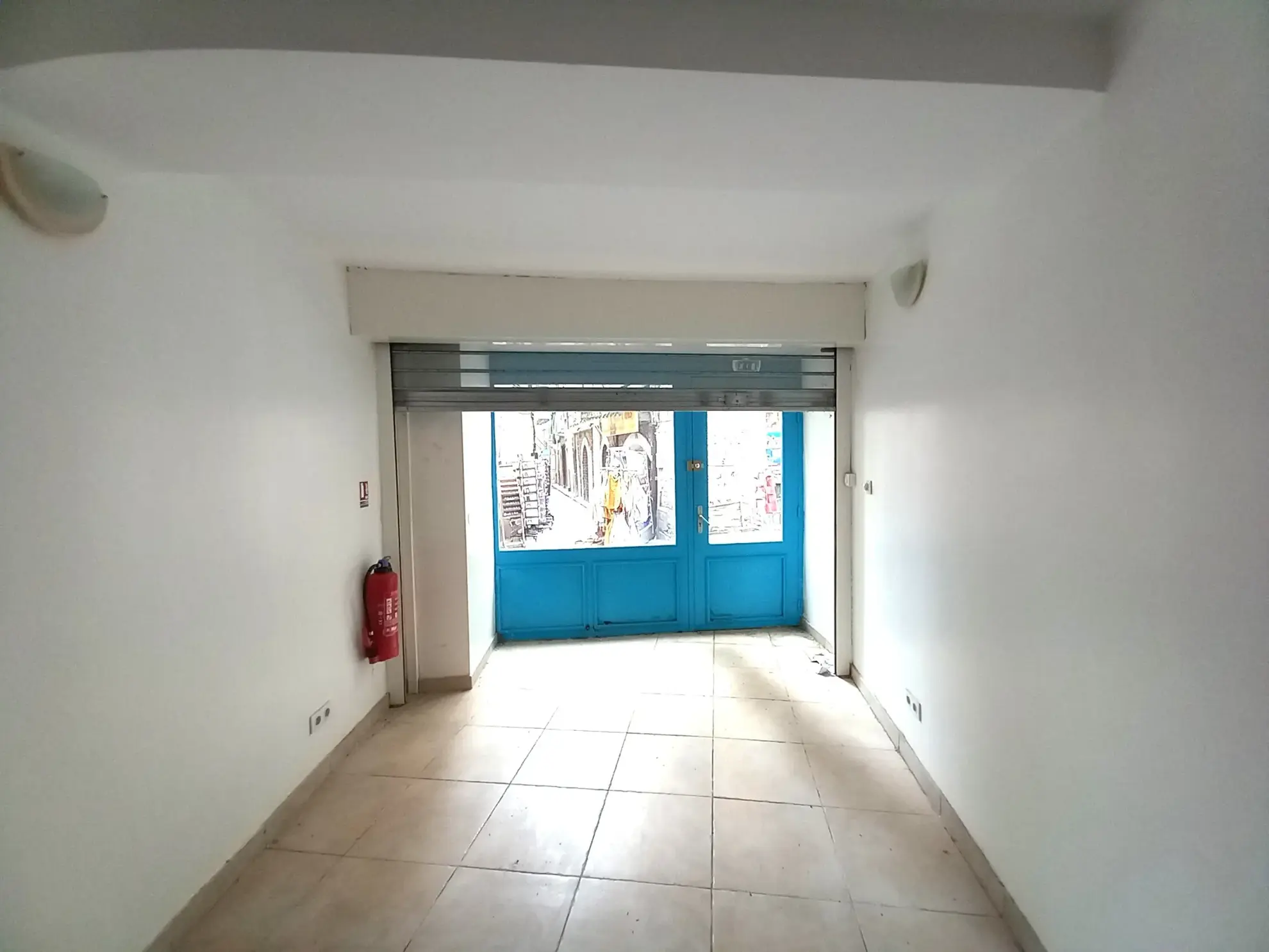 Local commercial de 30 m² avec vitrine sur le parcours des arts à Hyères