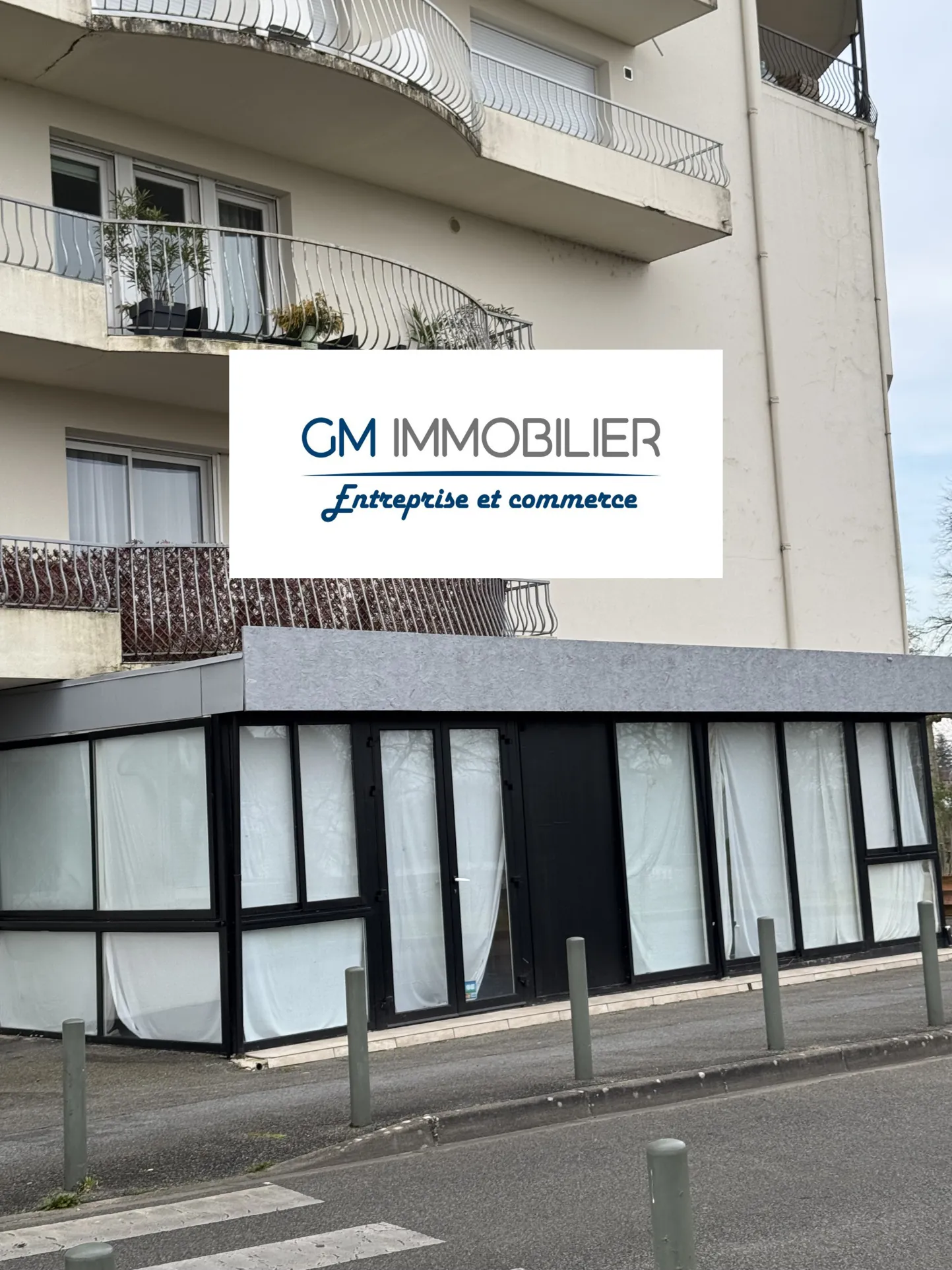 Local commercial de 43 m² en centre-ville de Dax avec parking