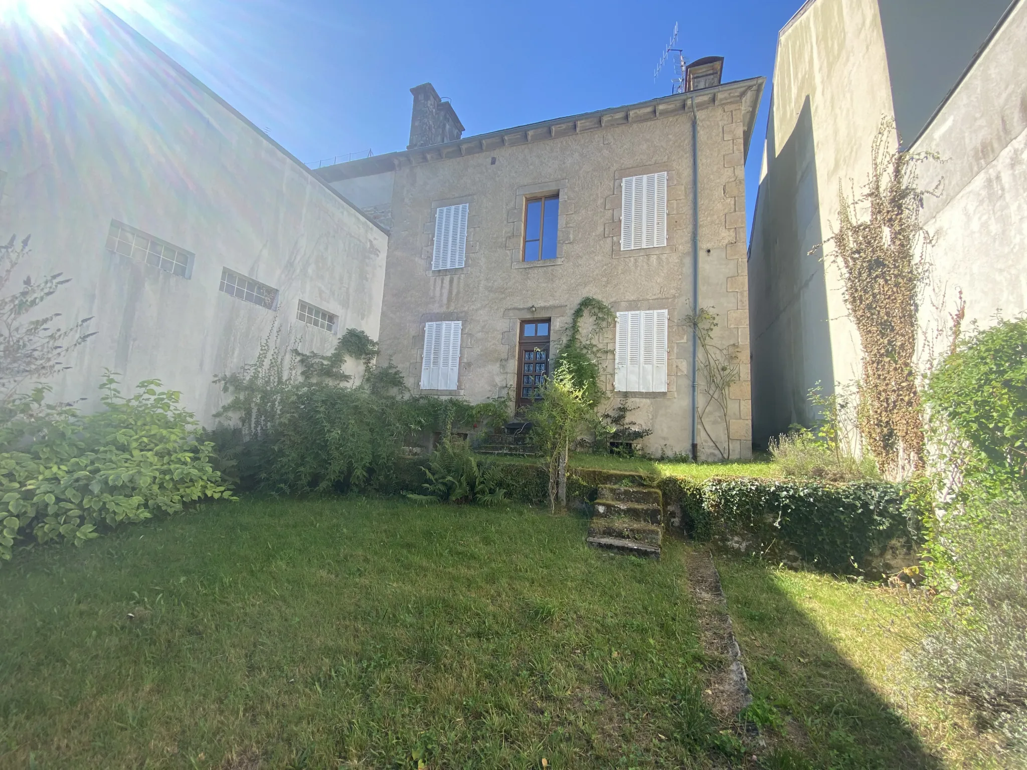 Magnifique maison de ville en pierres avec jardin à Saint Privat, Xaintrie