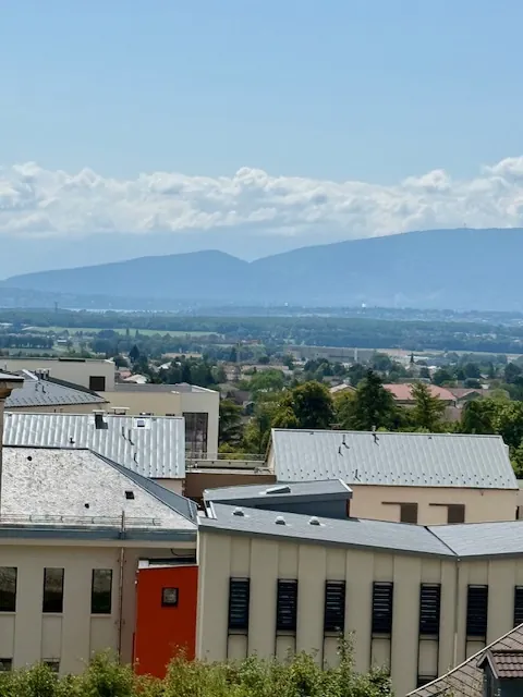 Appartement T2 à Gex face à la mairie avec cave et vue sur le centre-ville