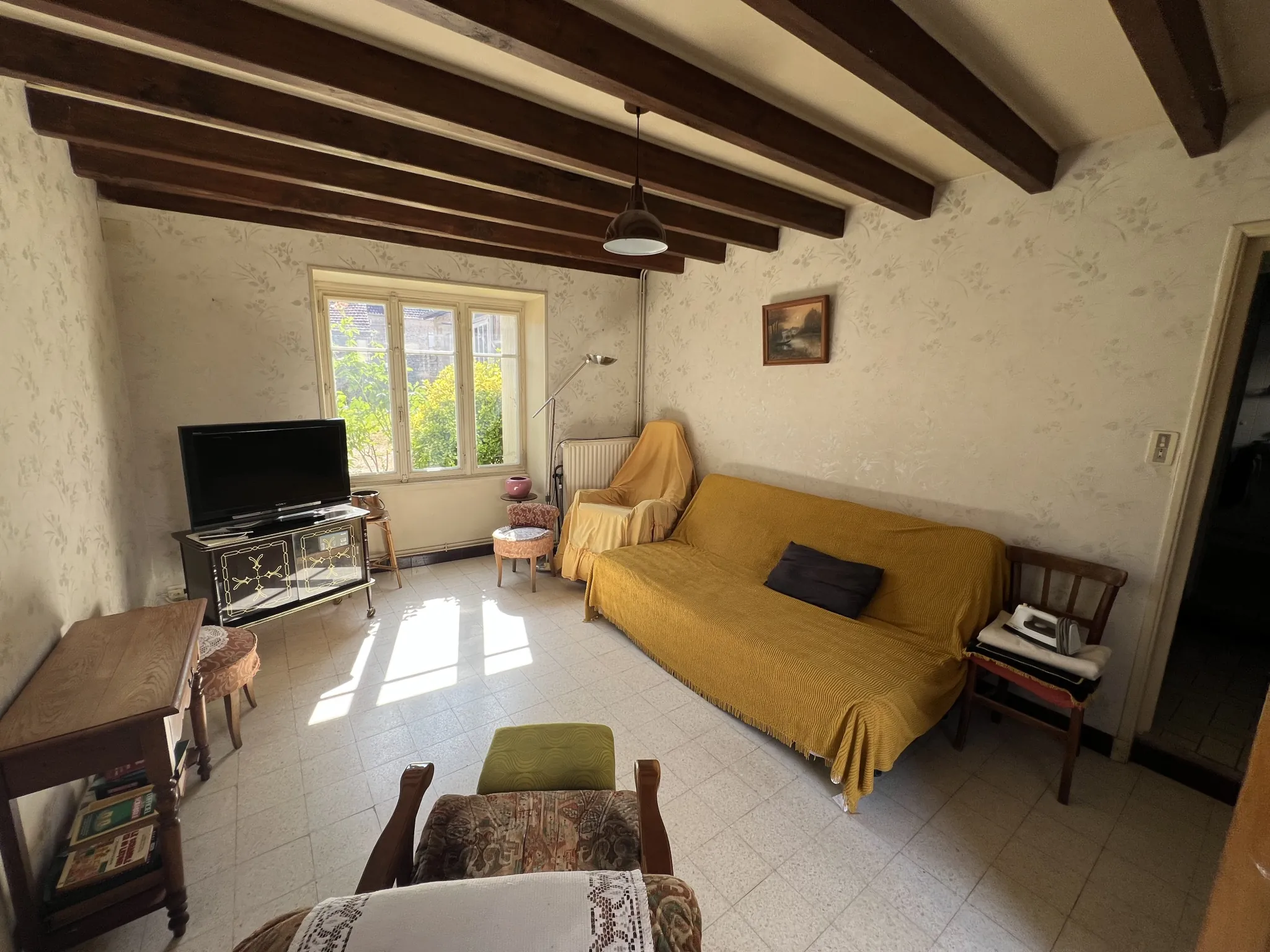Maison avec grand terrain et ateliers en Bourgogne proche Montbard 