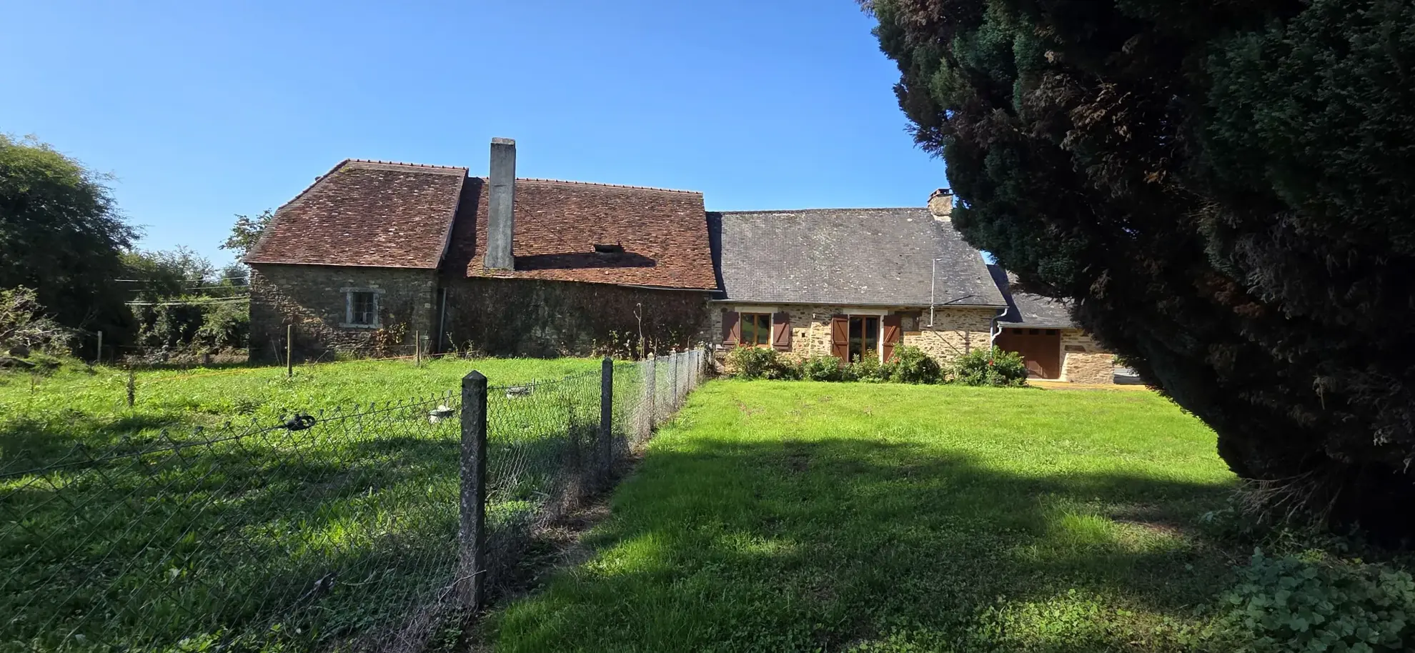 Charmante Longère en Pierre avec Vue sur Prairie à Beyssenac, proche de POMPADOUR 