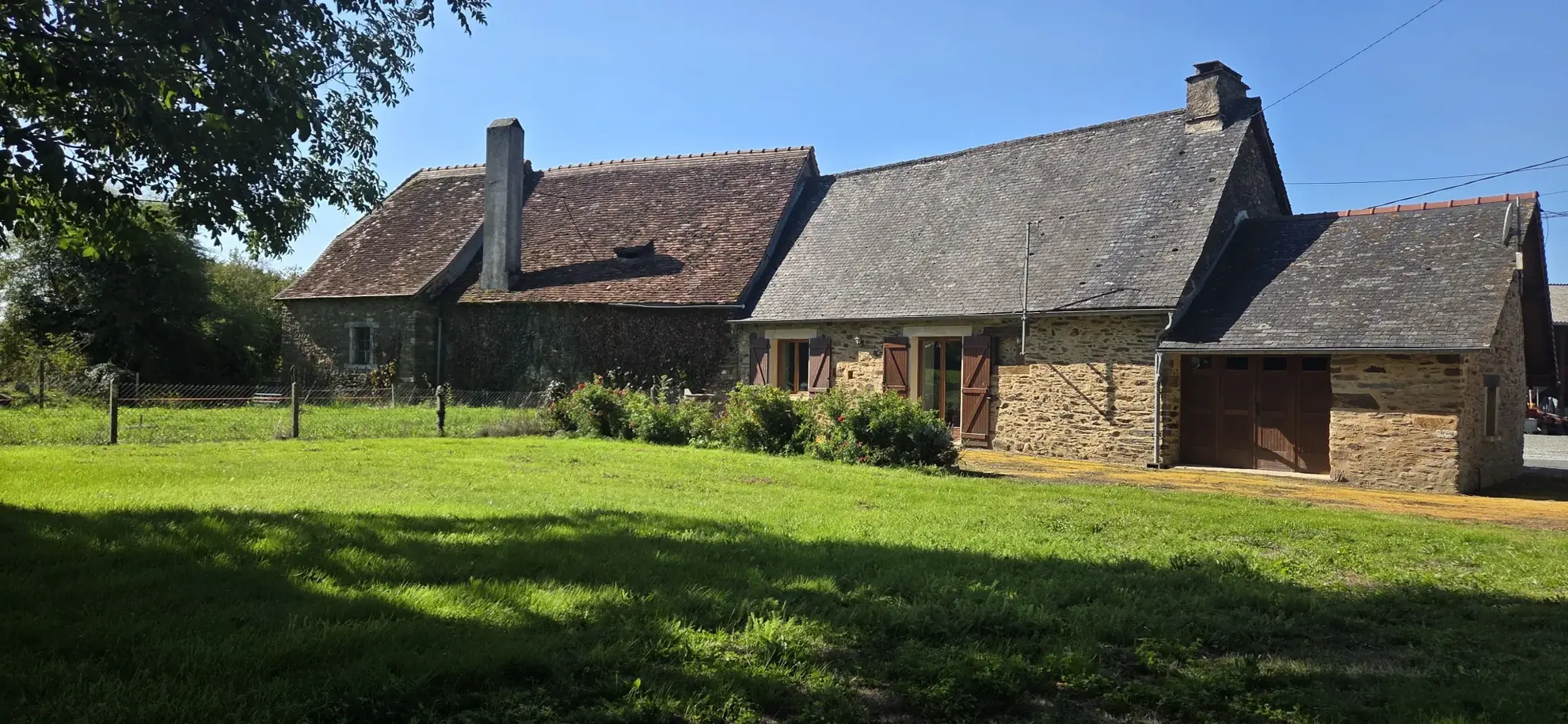 Charmante Longère en Pierre avec Vue sur Prairie à Beyssenac, proche de POMPADOUR 