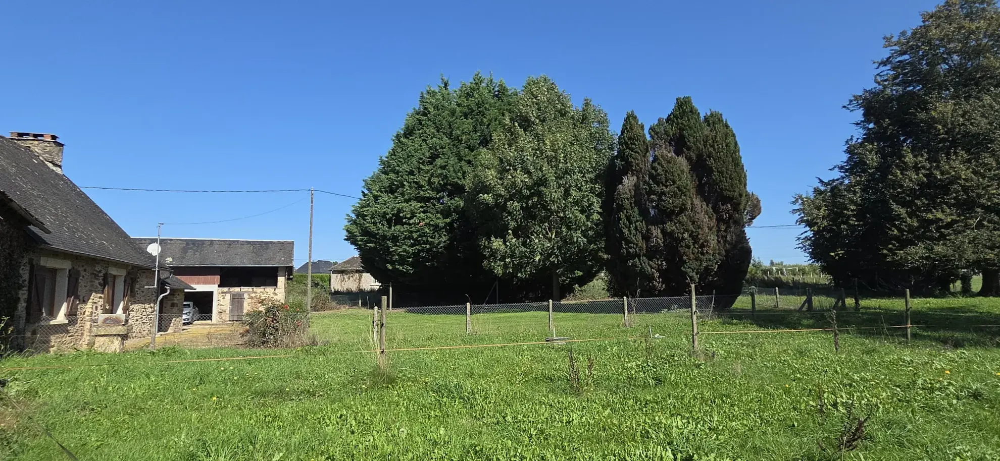 Charmante Longère en Pierre avec Vue sur Prairie à Beyssenac, proche de POMPADOUR 
