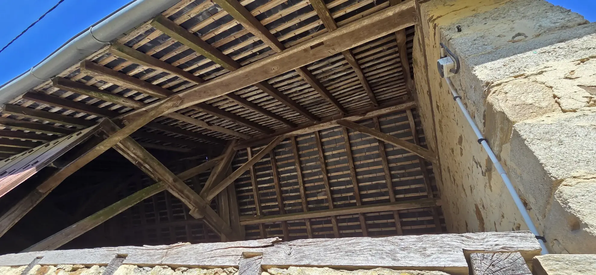 Charmante Longère en Pierre avec Vue sur Prairie à Beyssenac, proche de POMPADOUR 