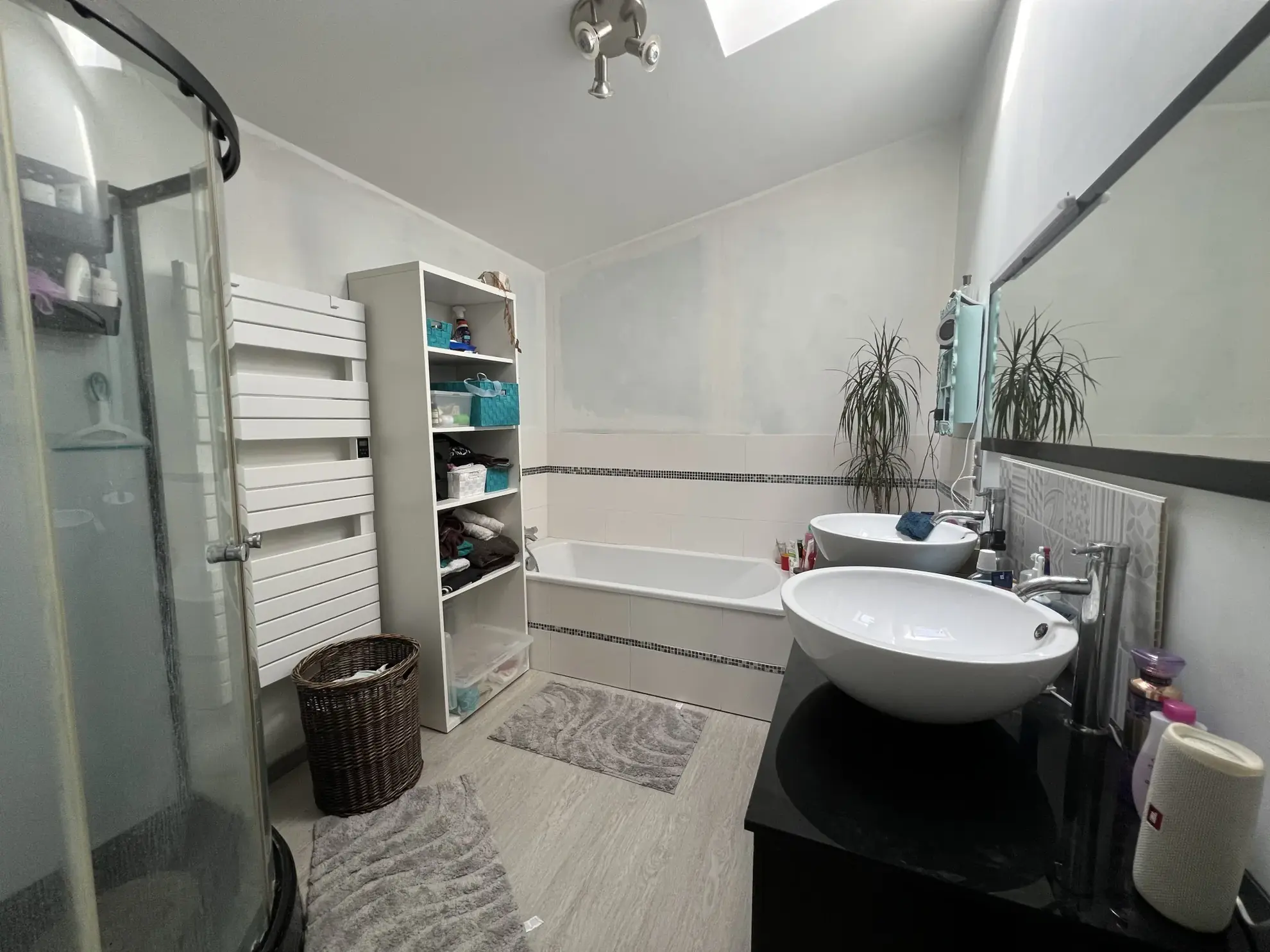 Maison en pierre à Sainte-Hermine avec jardin, terrasse et garage - À rénover 