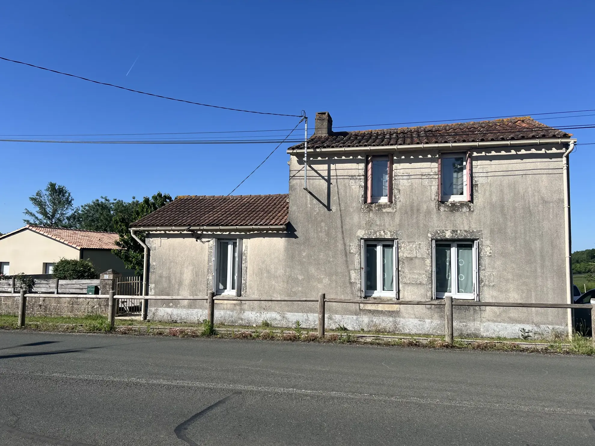 Maison en pierre à Sainte-Hermine avec jardin, terrasse et garage - À rénover 