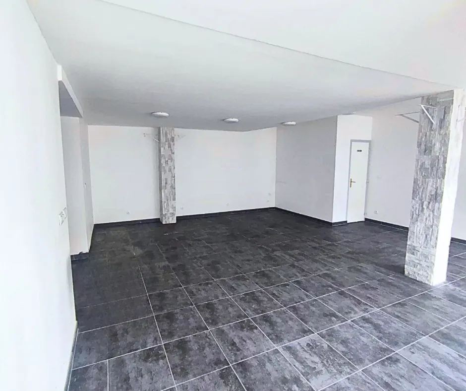 Local commercial prêt à l’emploi à Escaudain – Surface efficace et emplacement stratégique