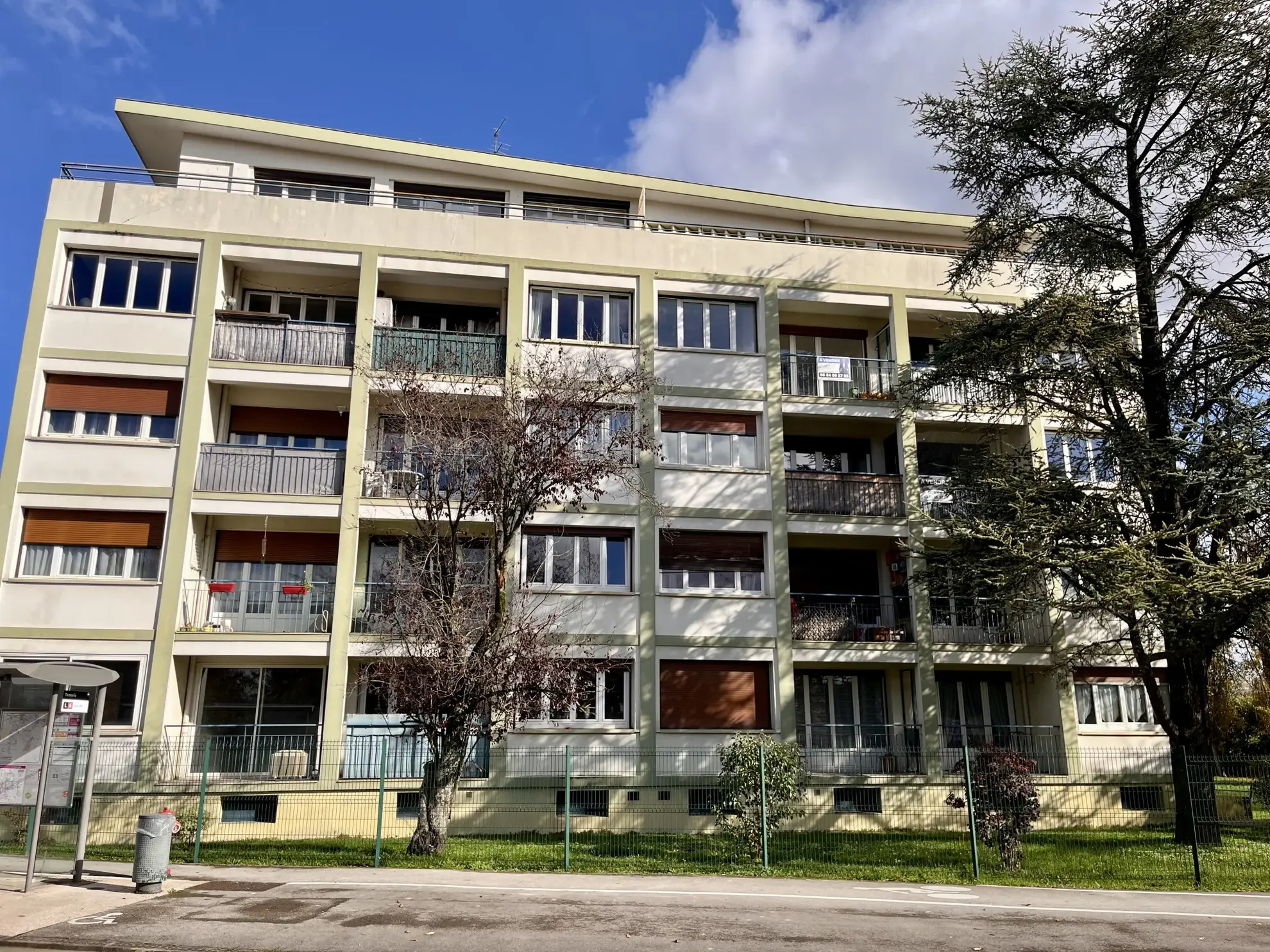 Appartement 2 pièces rénové à Longvic avec balcon sud, parking sécurisé et cave