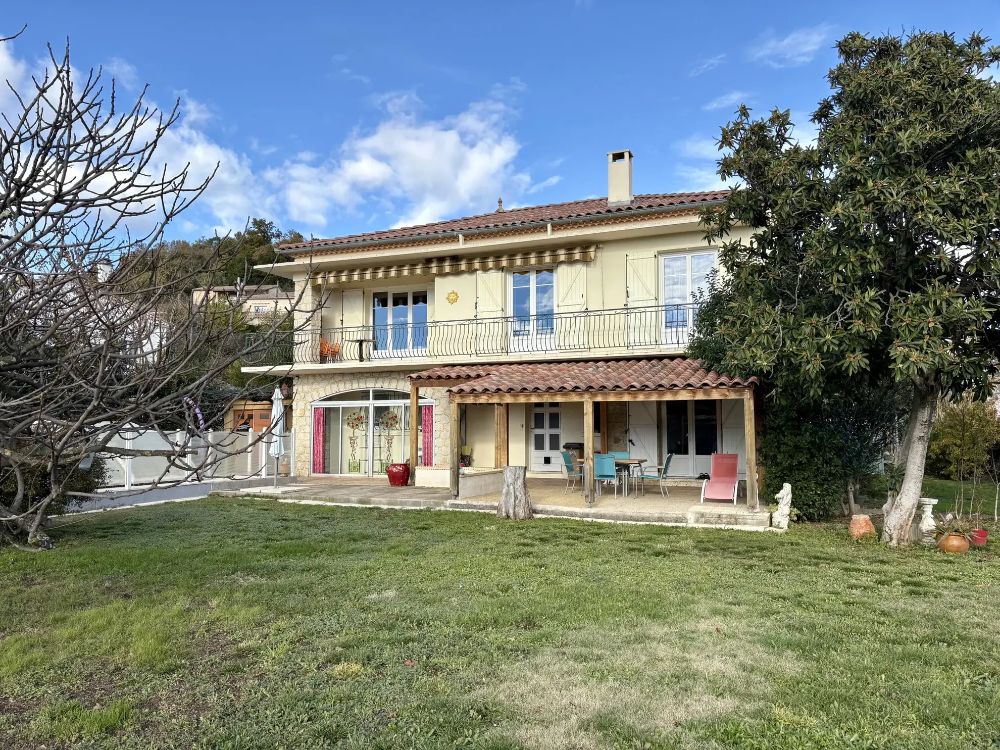 Maison à Saint-Ambroix avec piscine, dépendances et grand terrain - Belle prestation