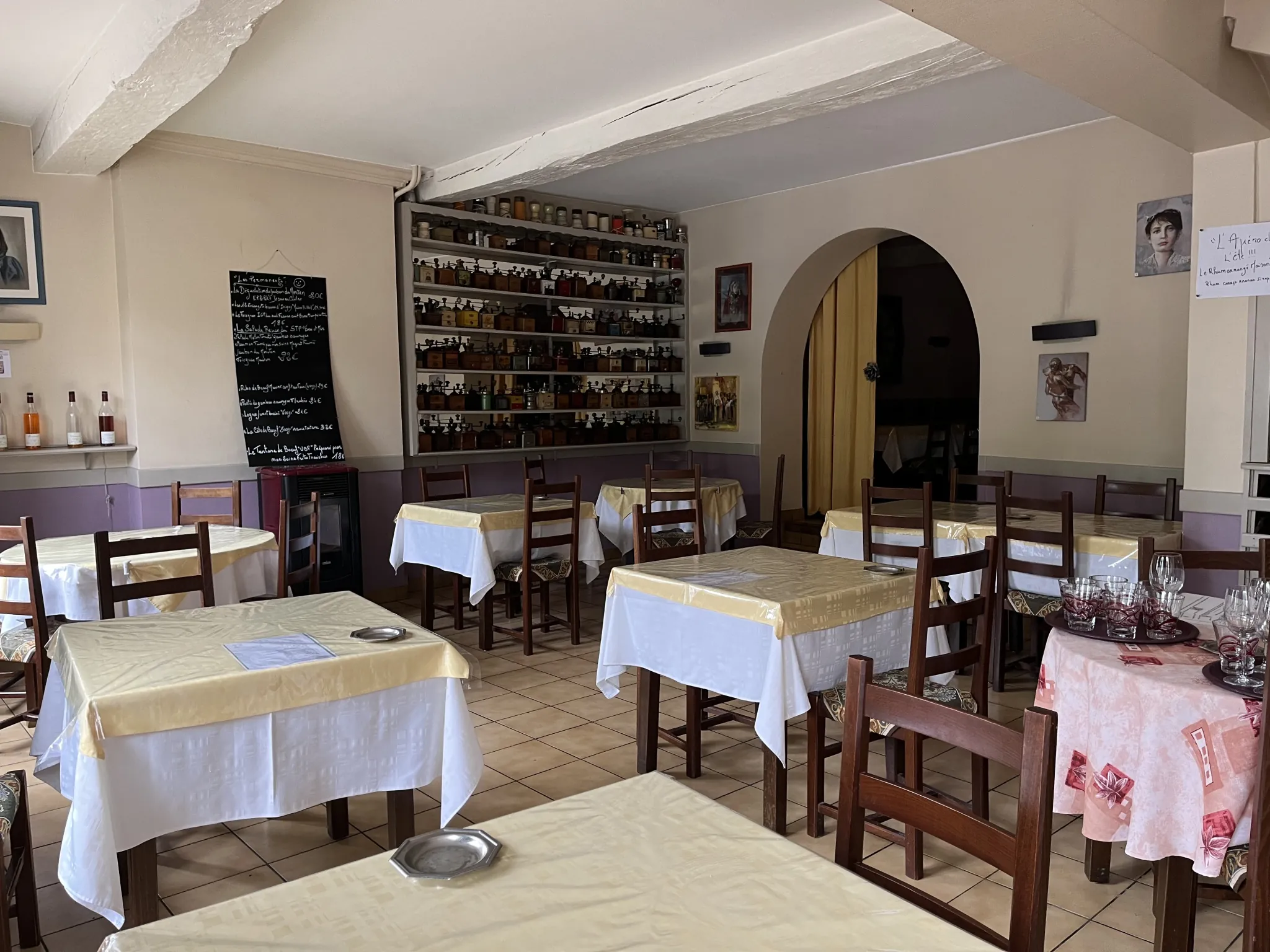 Immeuble commercial à vendre à Tonnerre avec restaurant lucratif et fort potentiel d'investissement 