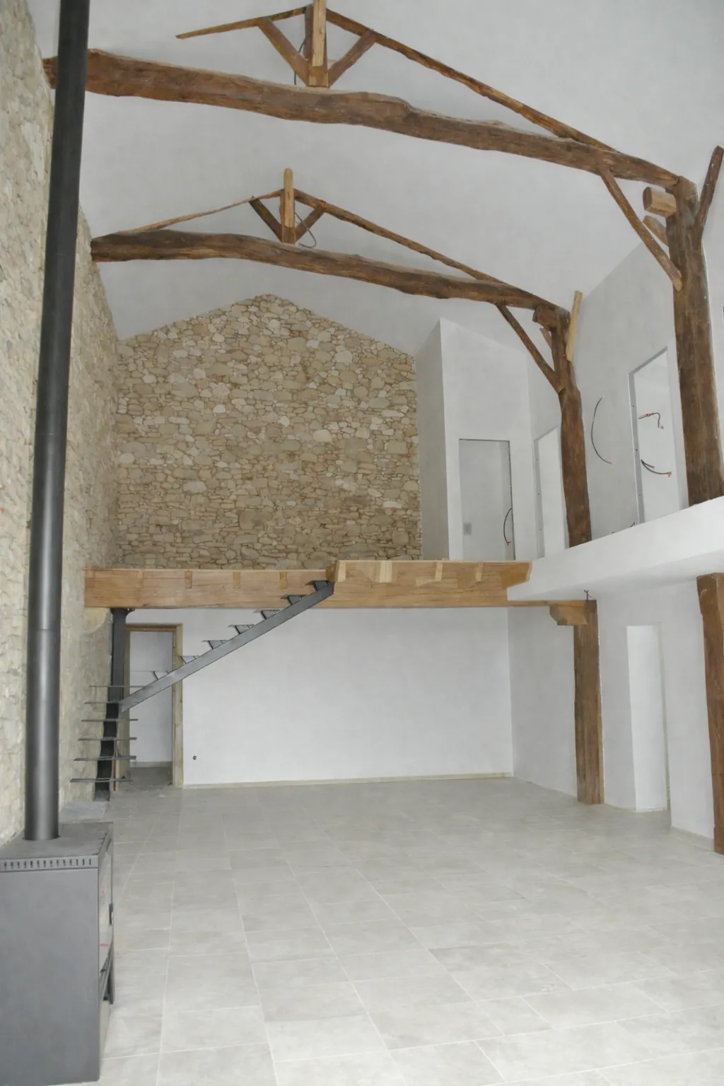 Belle maison en pierre à rénover avec 13 hectares à Duras, cadre naturel et calme 