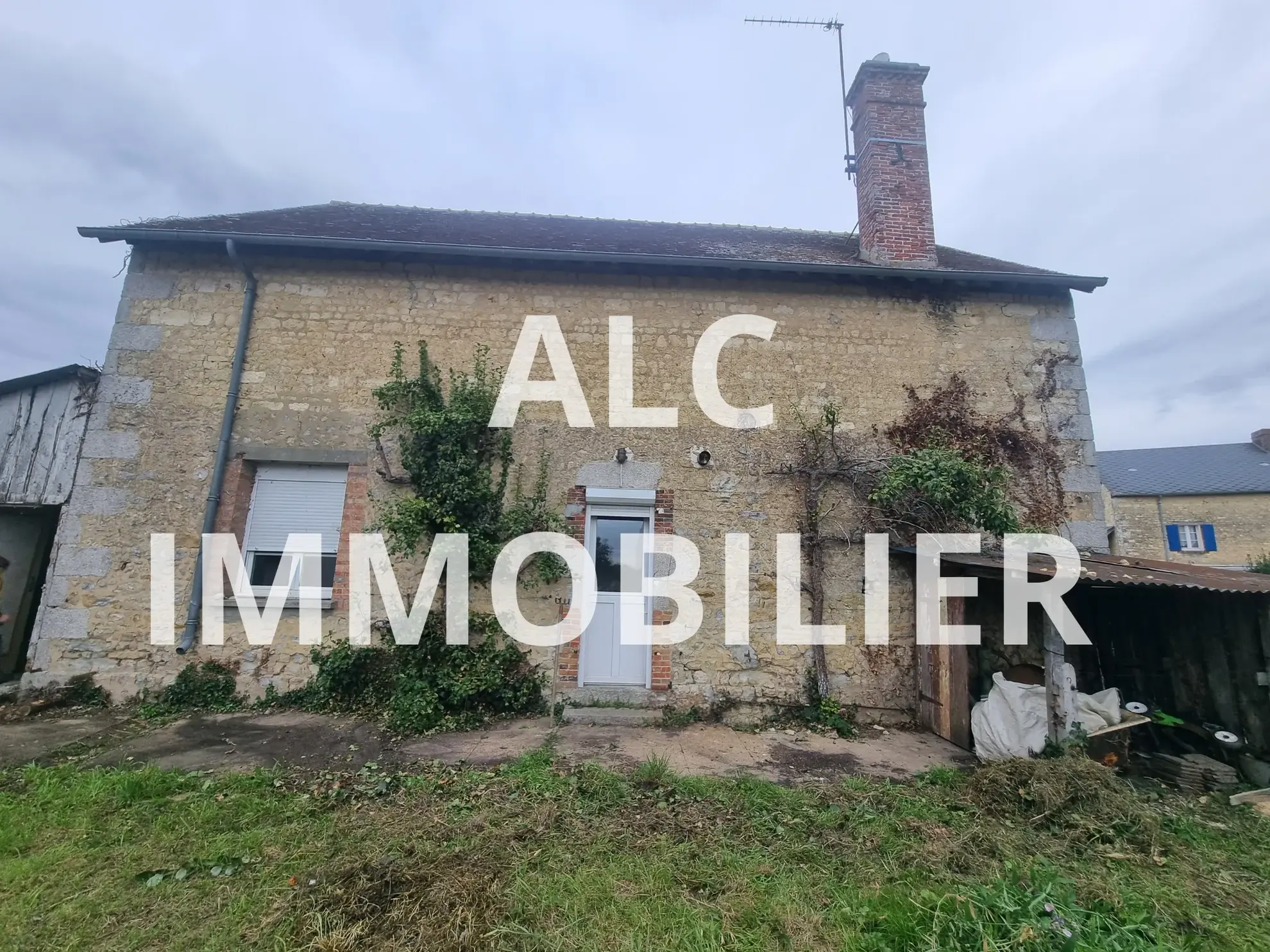 Maison à vendre au Mêle-sur-Sarthe de 61 m² avec garage et terrain de 600 m² 