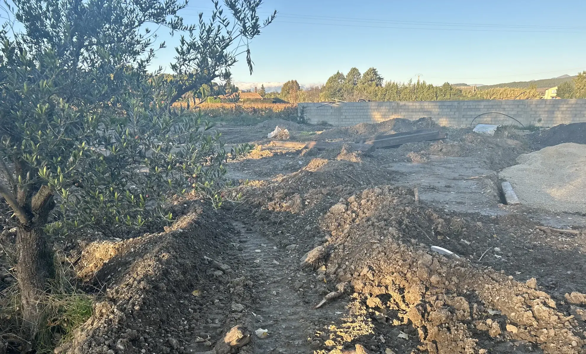 Terrain constructible de 433 m² à Roaix, proche Vaison-la-Romaine 