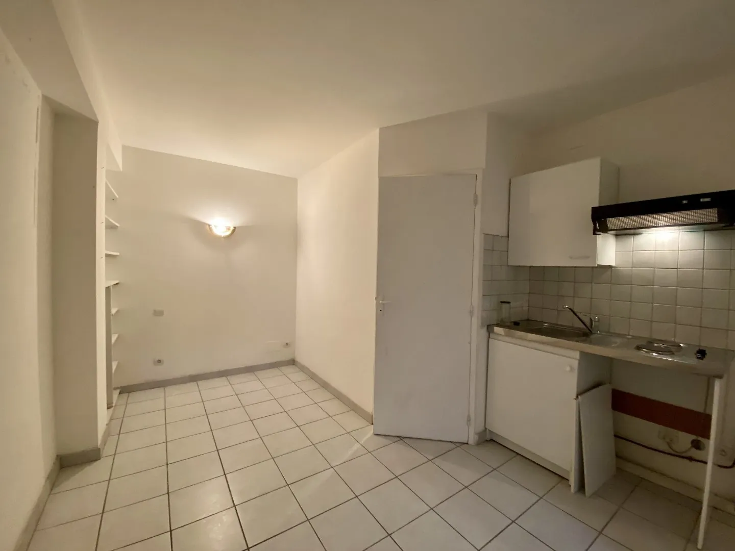 Maison vigneronne à Vias avec terrasse, vue dégagée et grand garage 