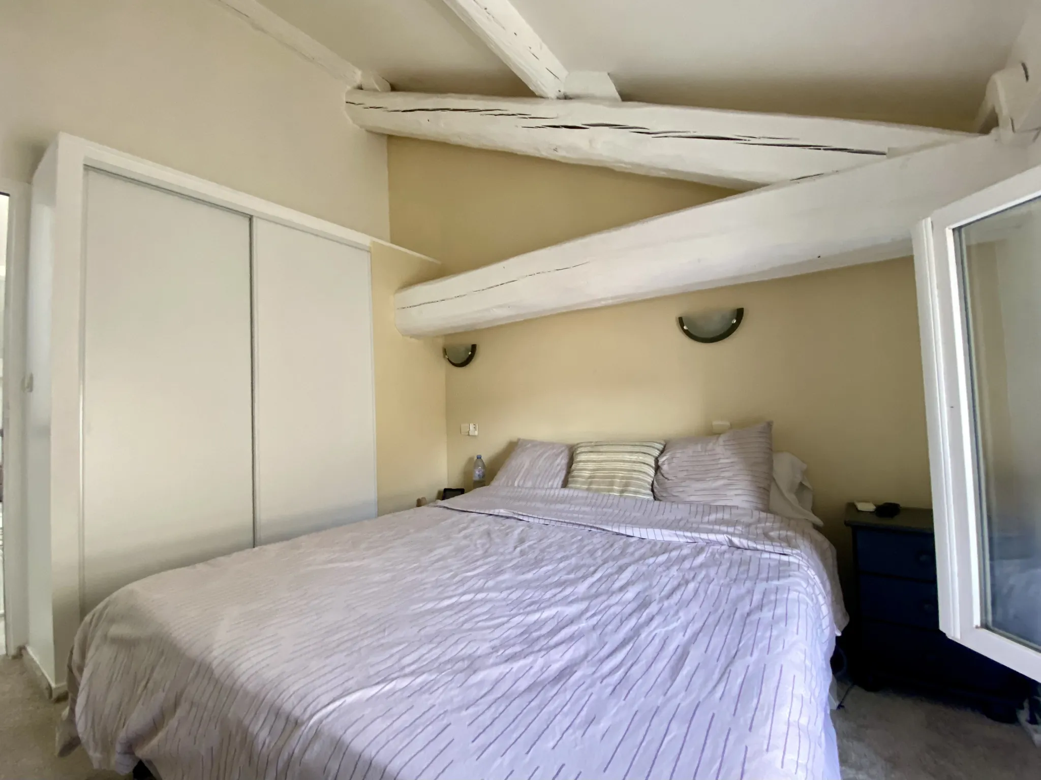 Maison vigneronne à Vias avec terrasse, vue dégagée et grand garage 