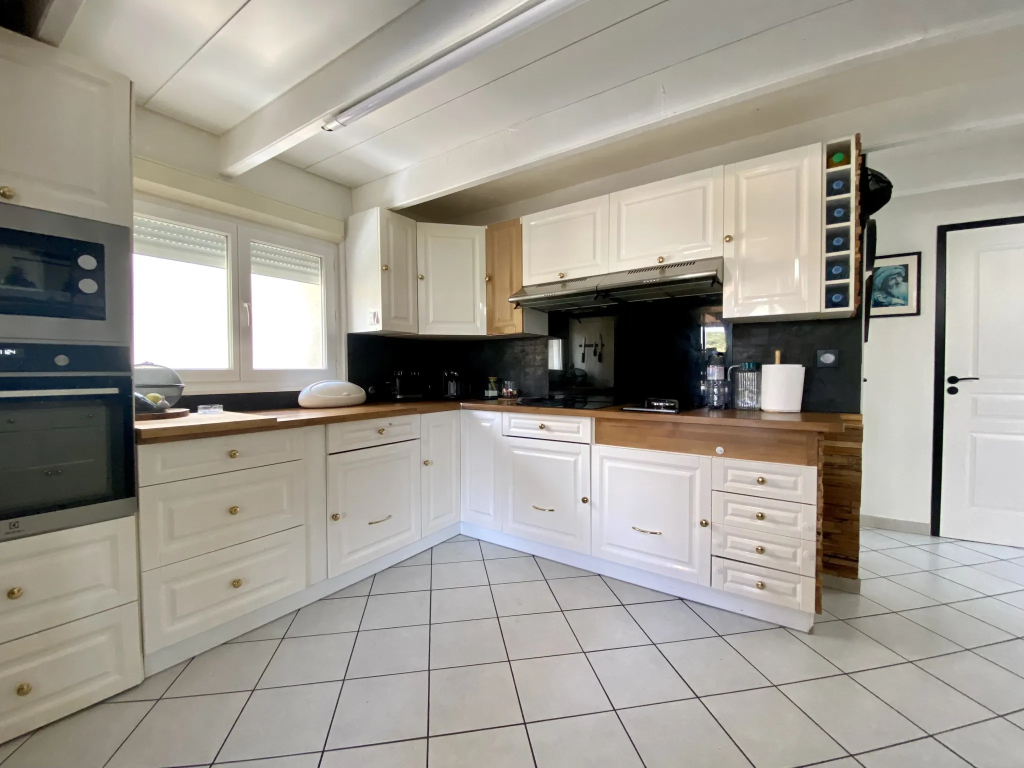 Maison vigneronne à Vias avec terrasse, vue dégagée et grand garage 