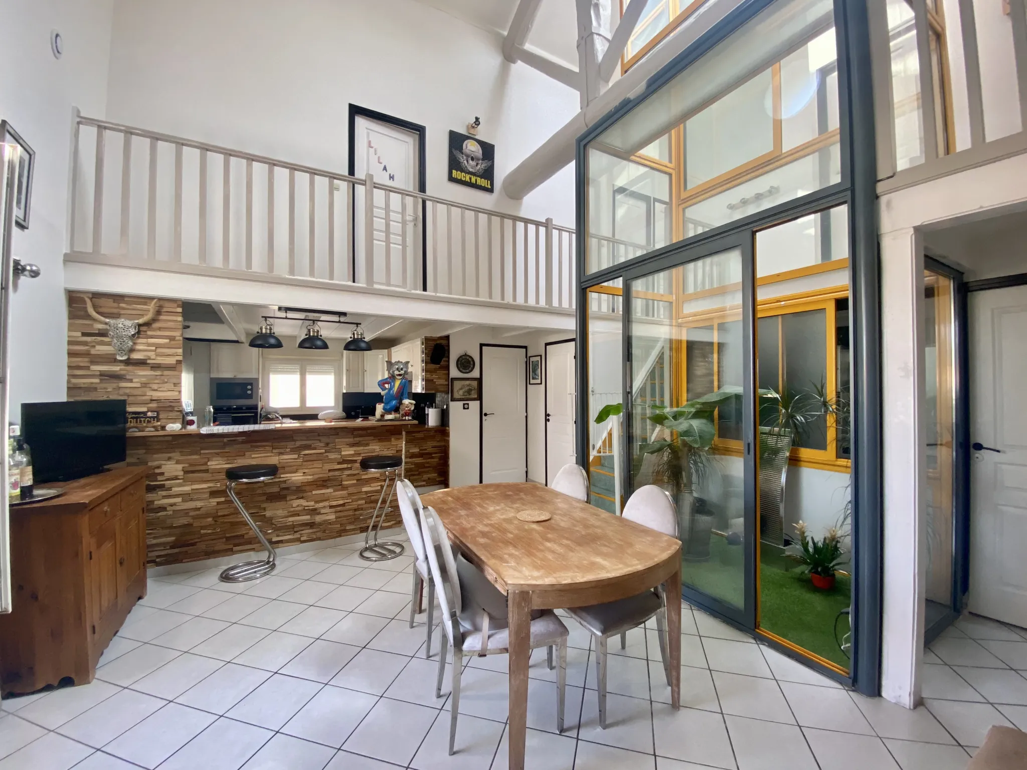 Maison vigneronne à Vias avec terrasse, vue dégagée et grand garage 
