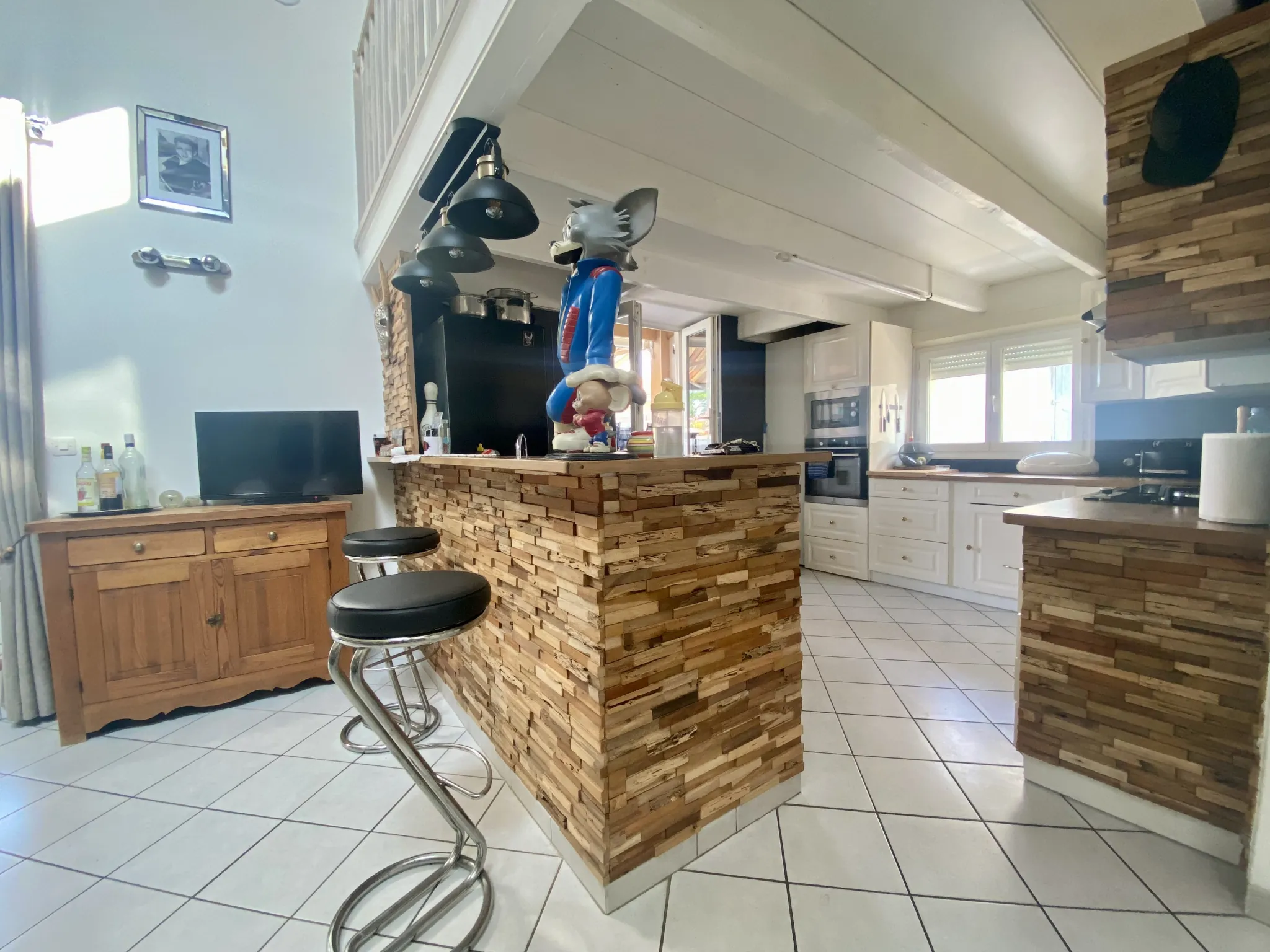 Maison vigneronne à Vias avec terrasse, vue dégagée et grand garage 