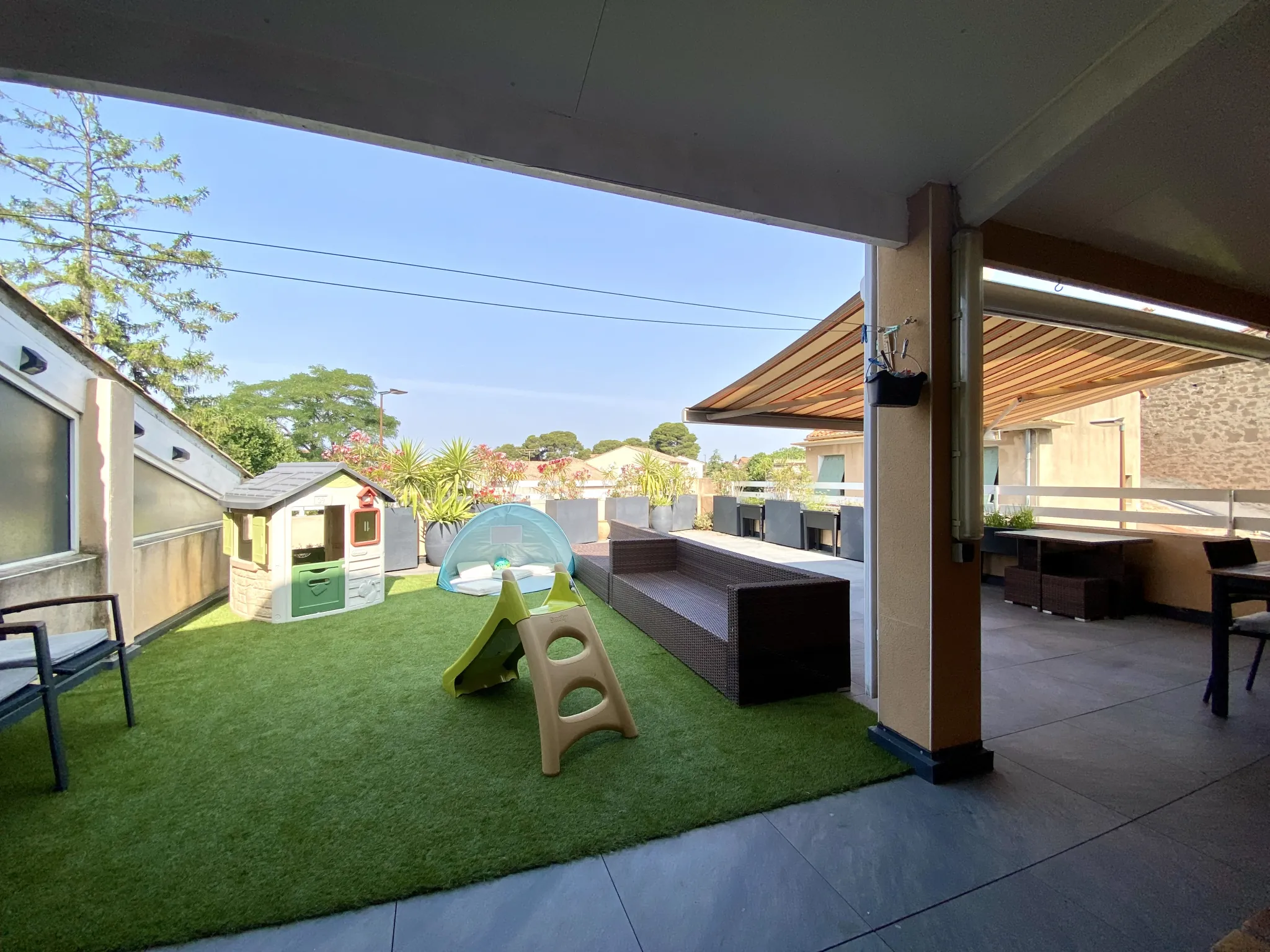 Maison vigneronne à Vias avec terrasse, vue dégagée et grand garage 