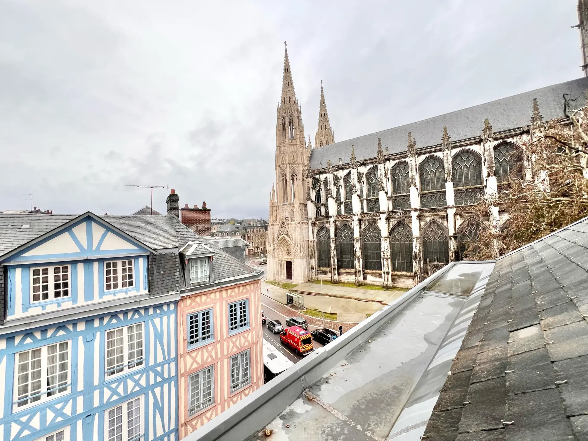 Appartement 2 pièces rénové à Rouen, vue dégagée, dernier étage 