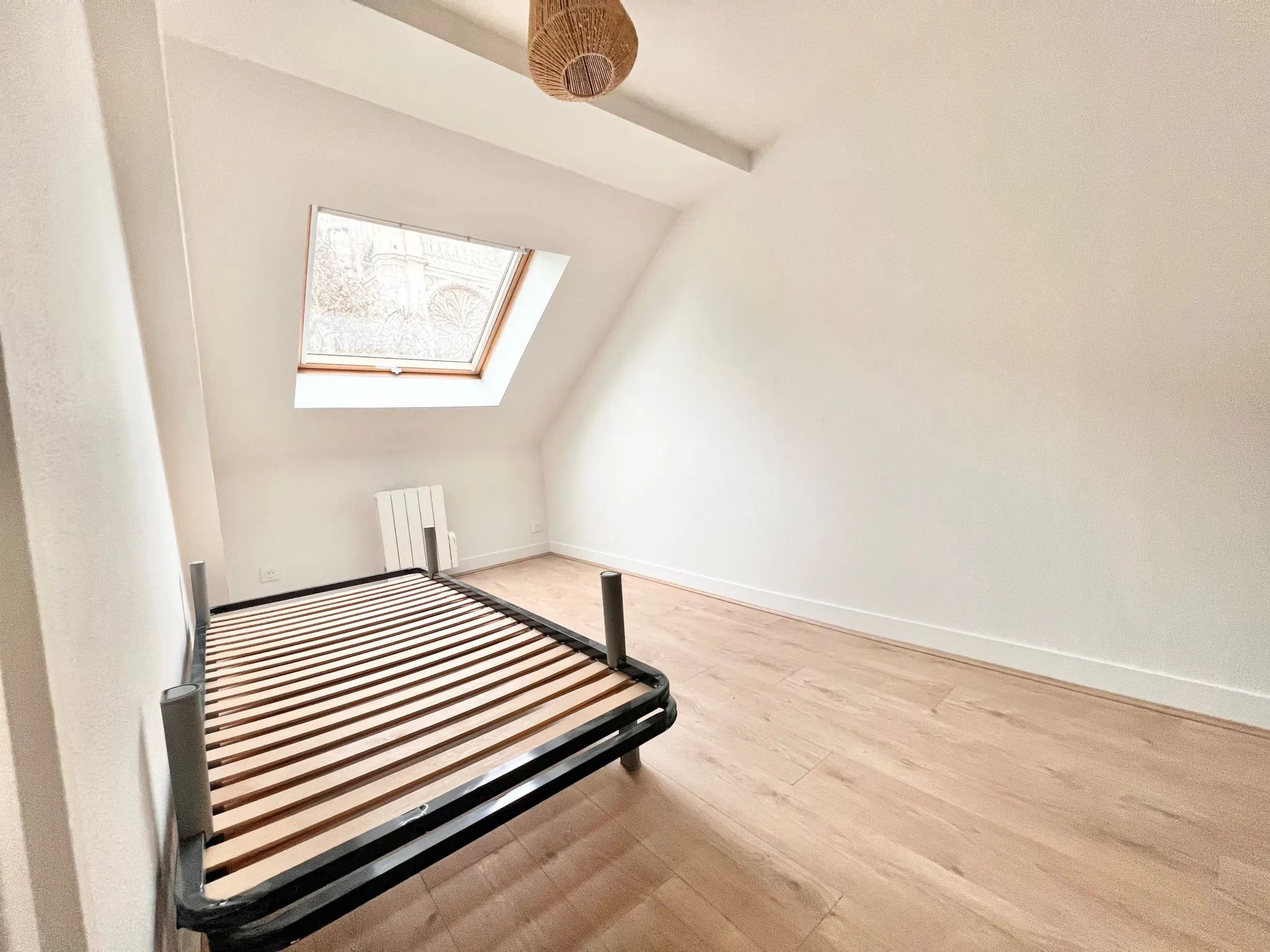 Appartement 2 pièces rénové à Rouen, vue dégagée, dernier étage 