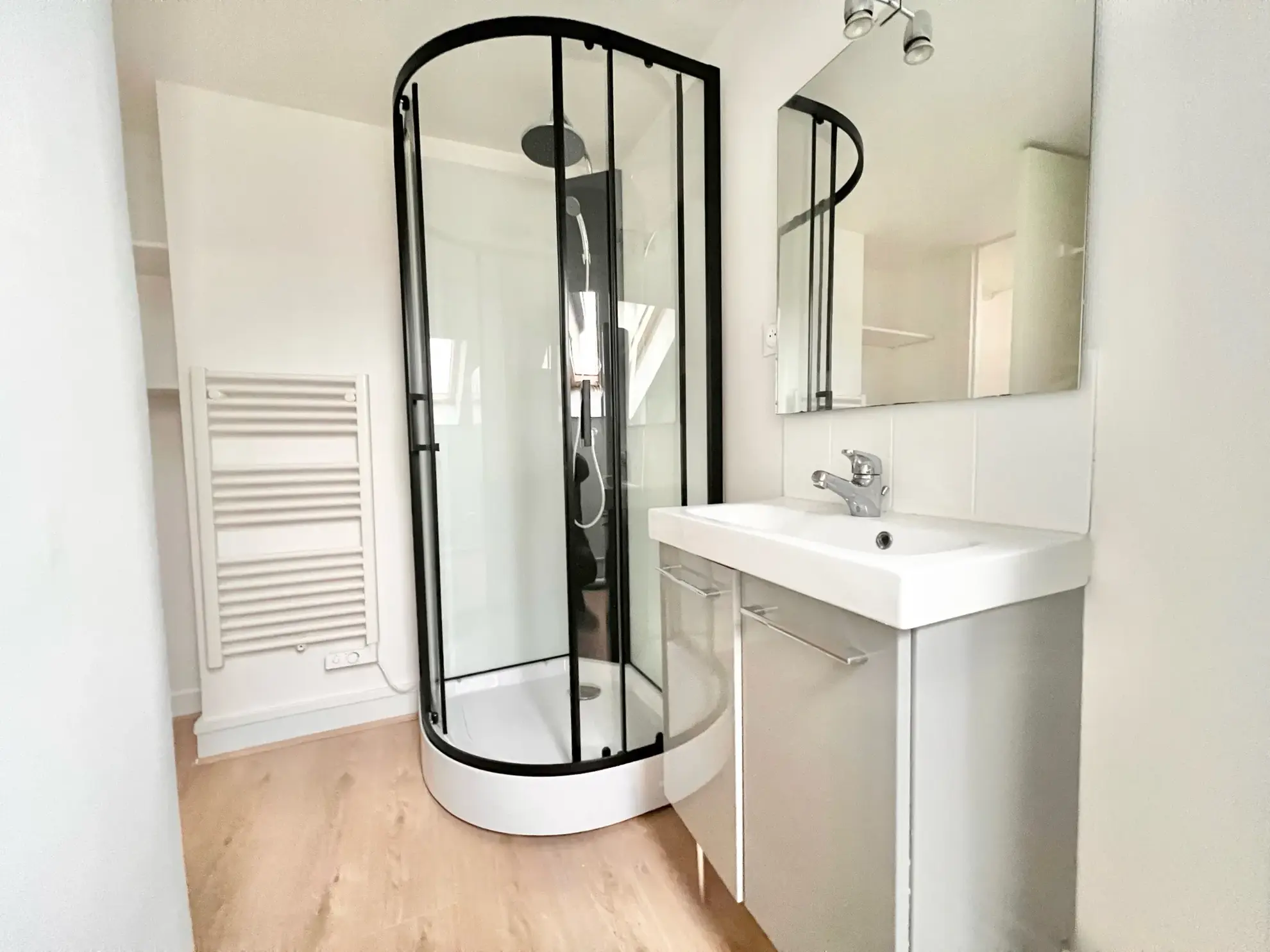 Appartement 2 pièces rénové à Rouen, vue dégagée, dernier étage 